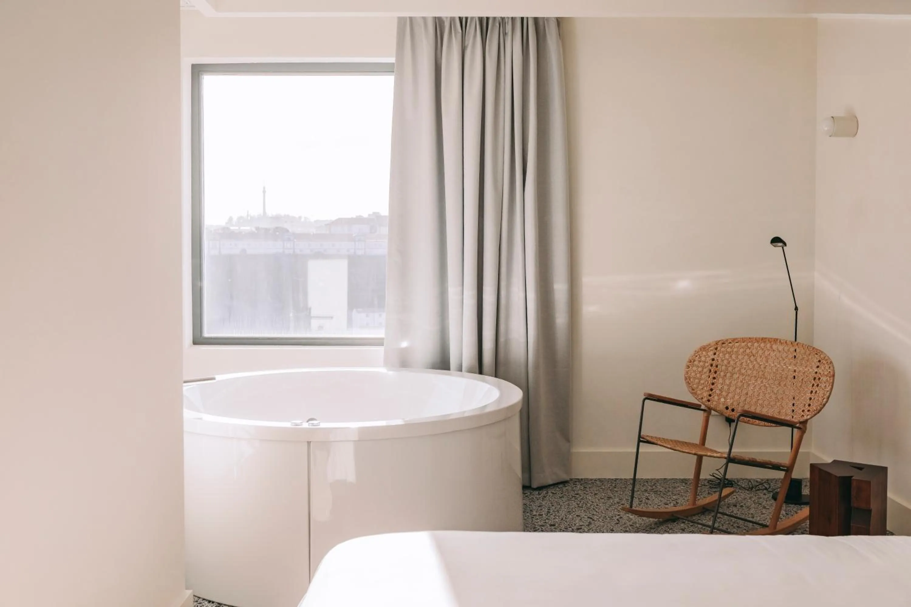 Hot Tub in LENSCAPE Coterie