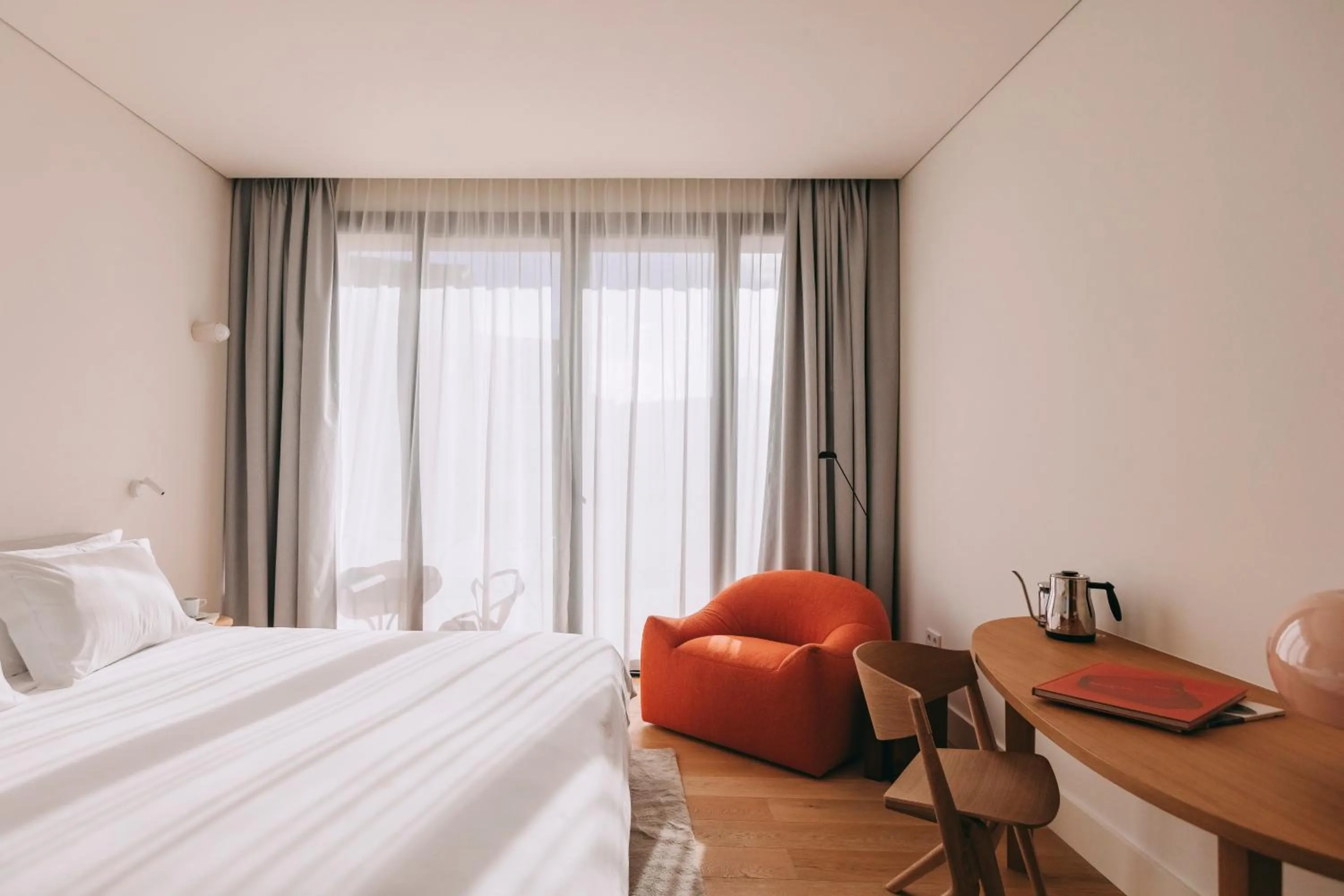 Photo of the whole room, Bed in LENSCAPE Coterie