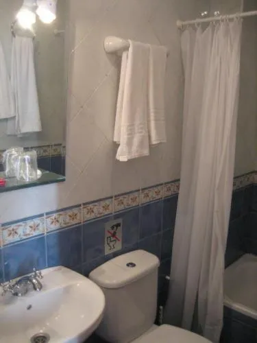 Bathroom in Hostal Plaza Ruiz