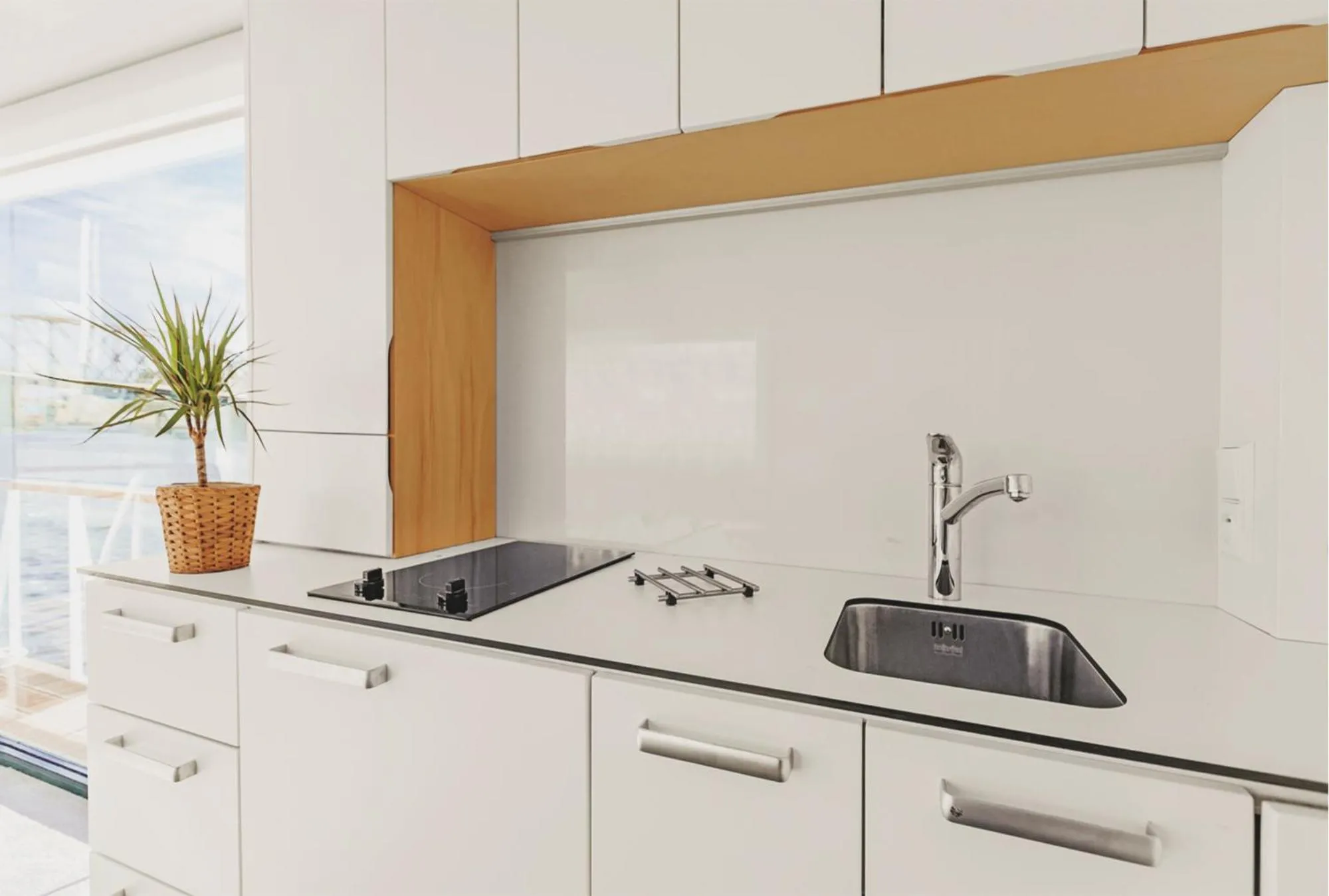 Kitchen or kitchenette in VIPliving Houseboat