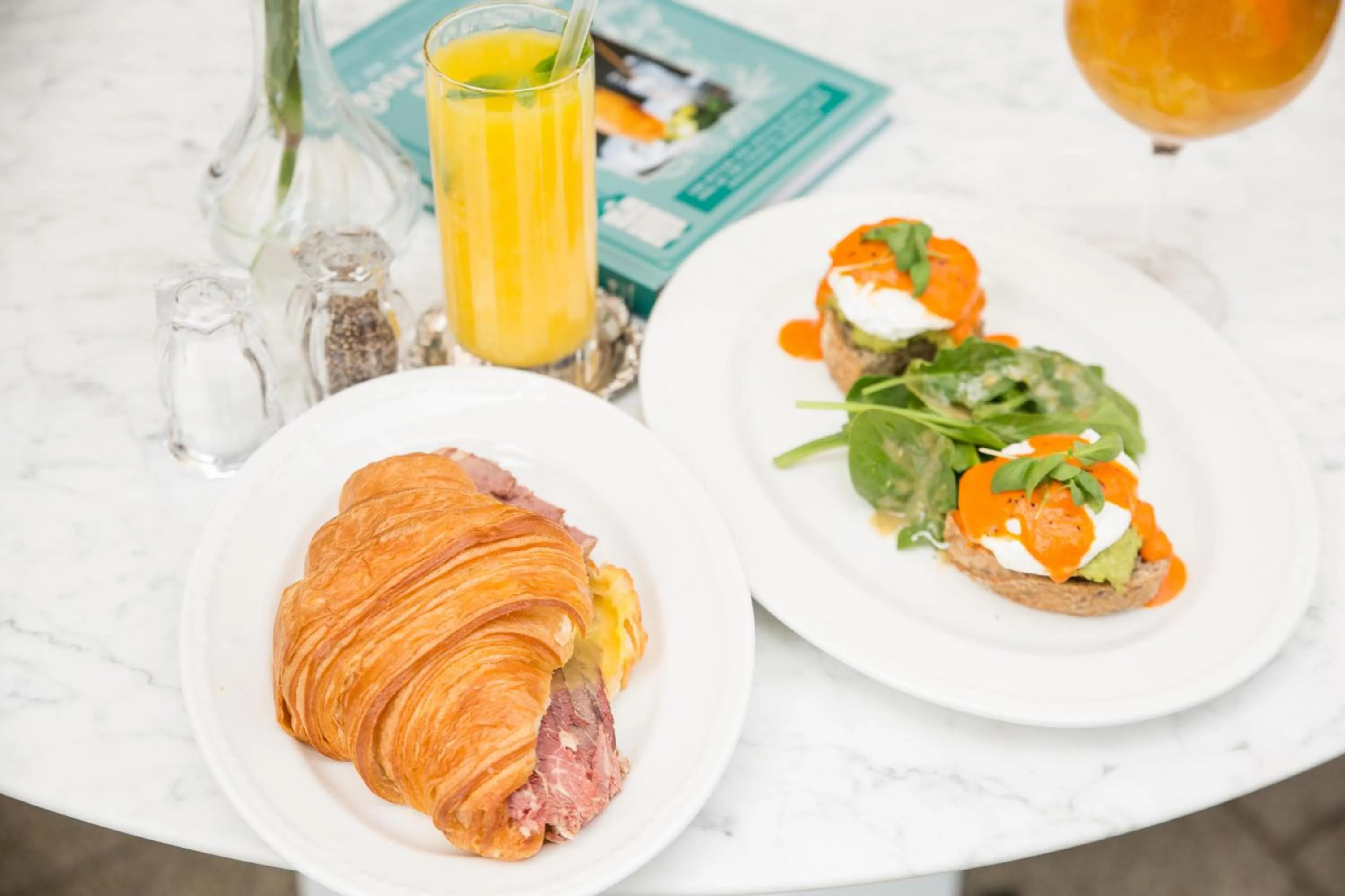 Restaurant/places to eat in Cucu Hotel