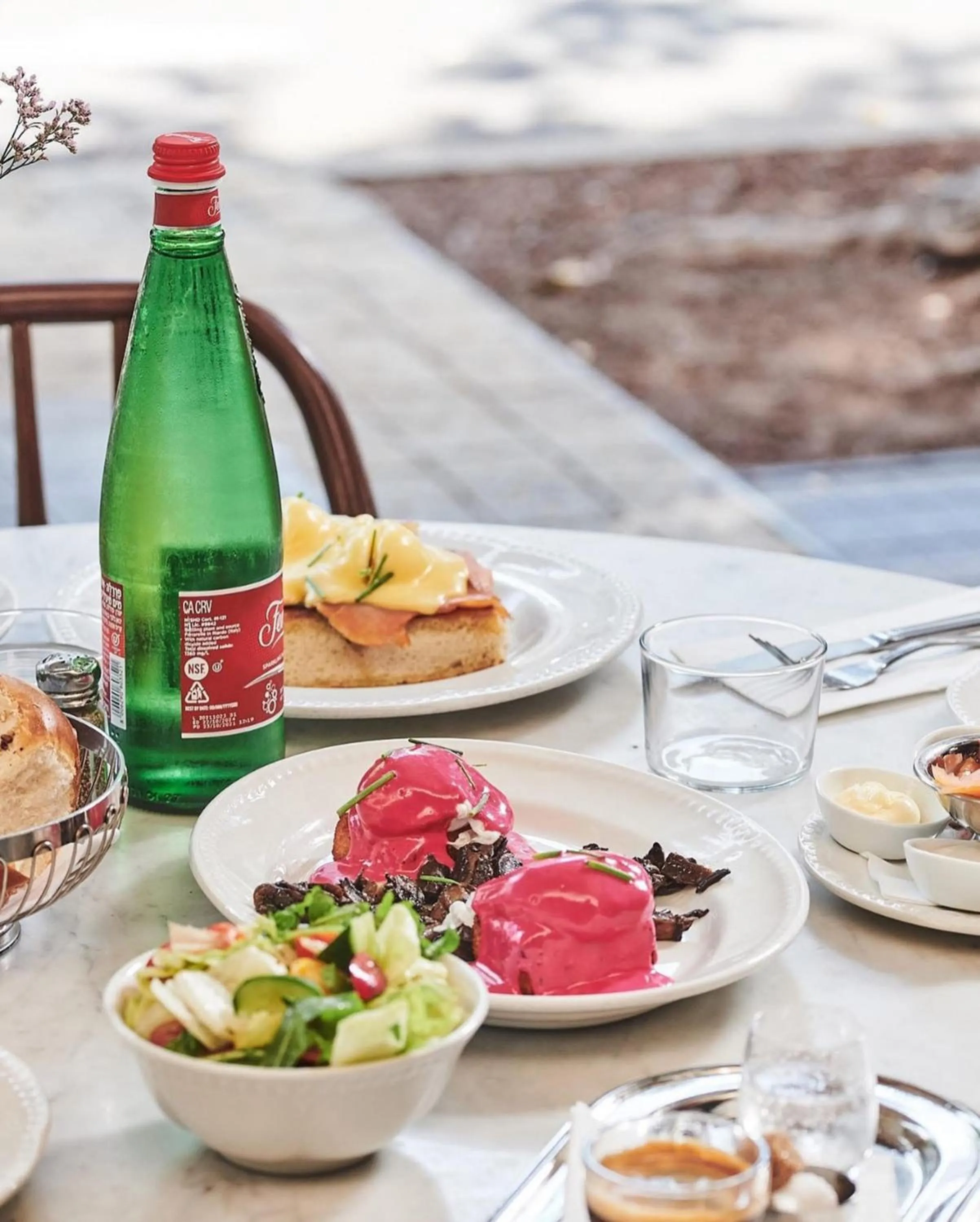 Restaurant/places to eat in Cucu Hotel