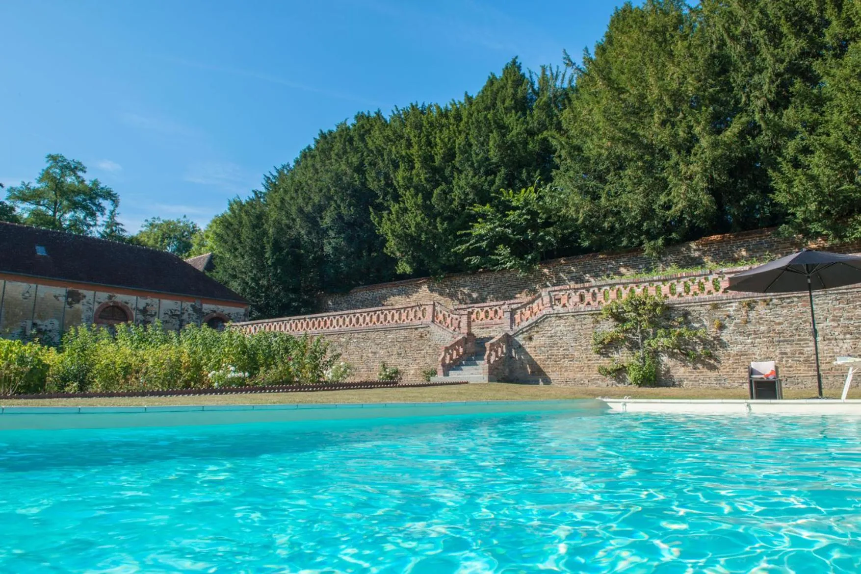 Swimming pool in Le Manoir de Bénédicte B&B