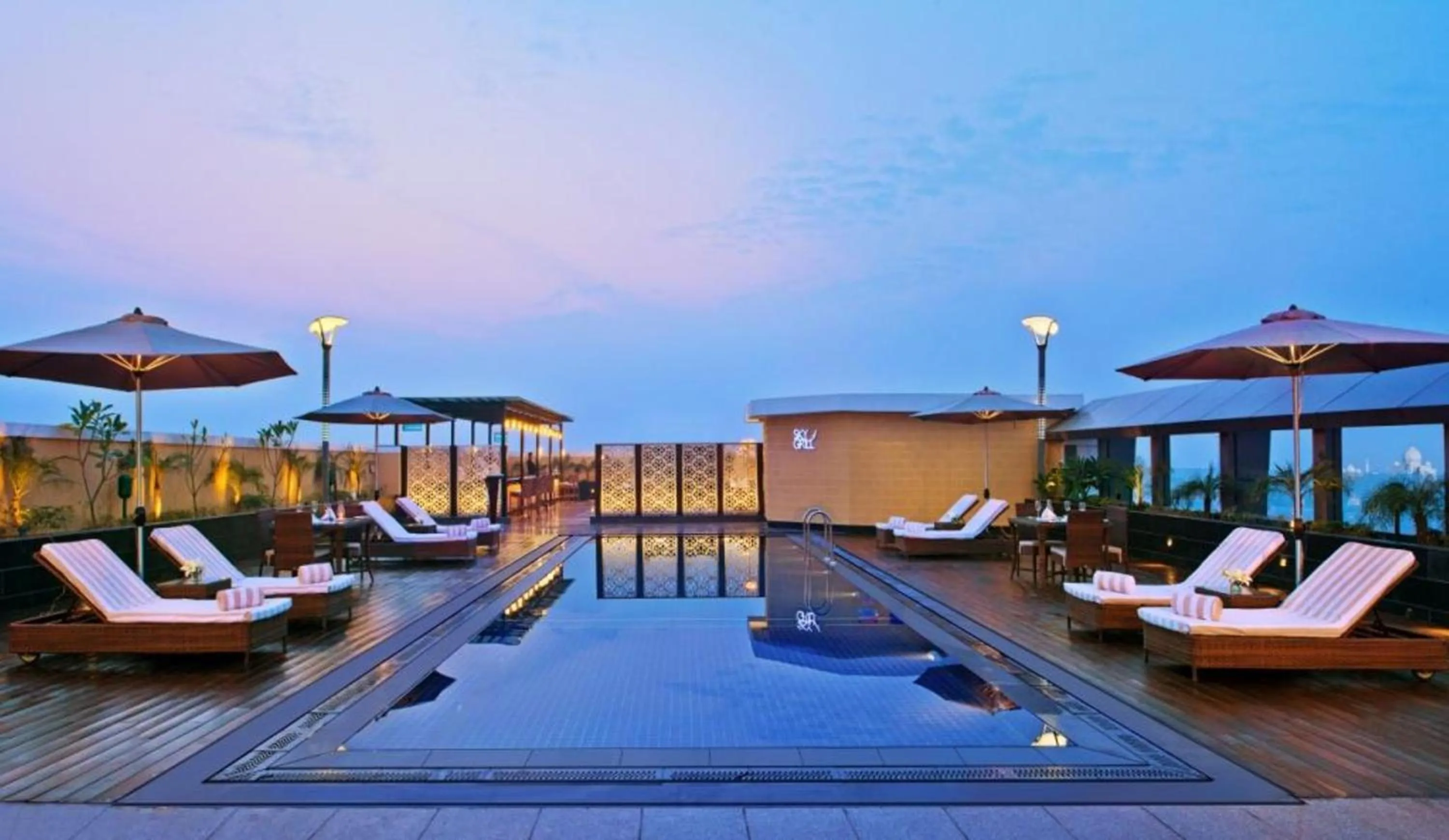 Swimming pool in Grand Mercure Agra - An Accor Brand