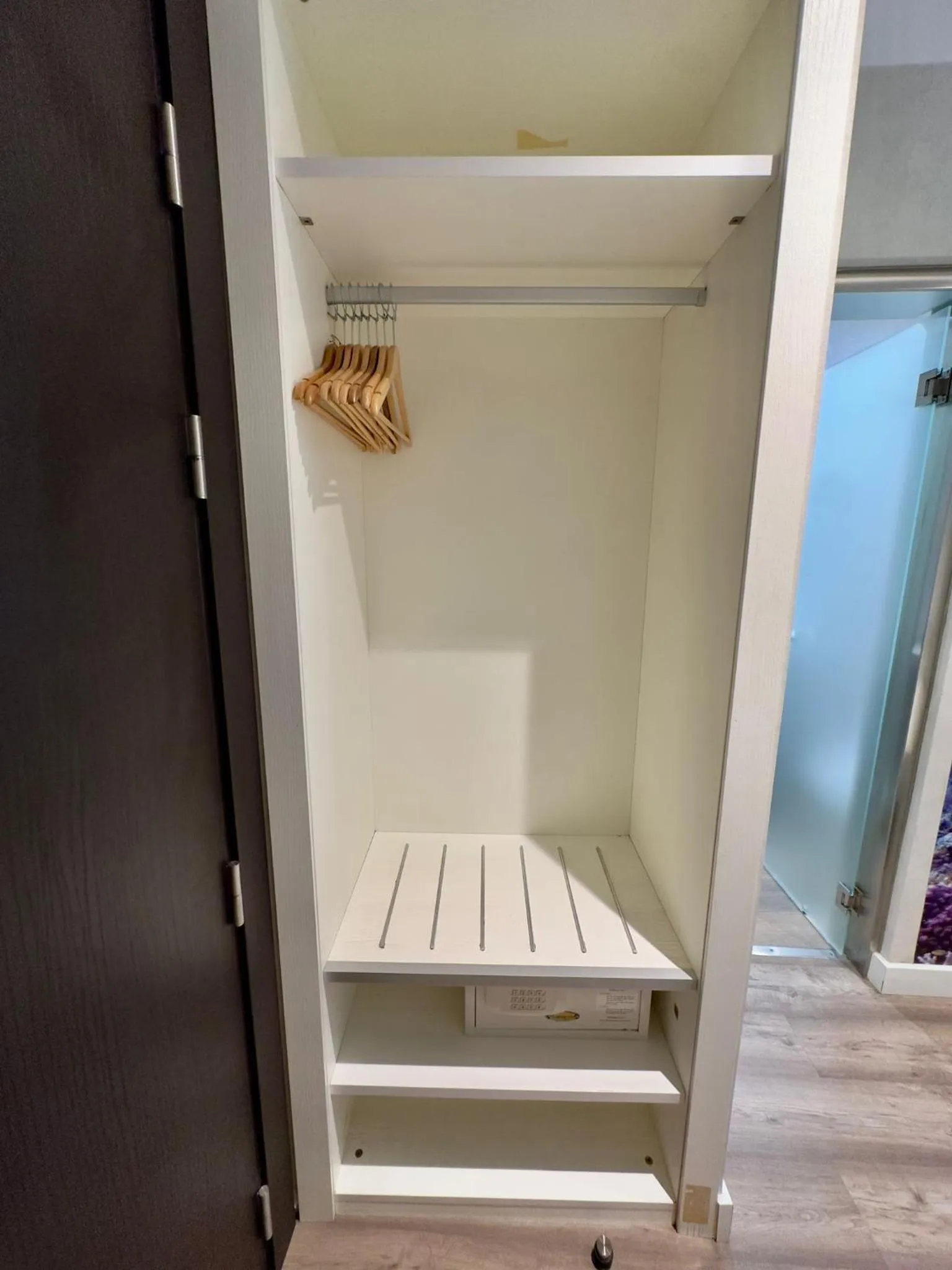 wardrobe, Bed in Standbyme Ramblas