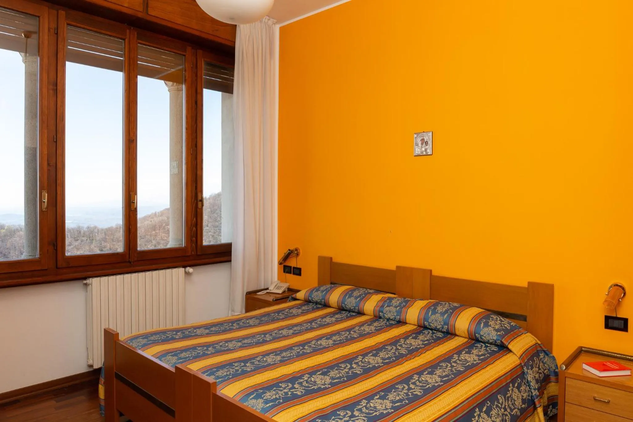 Photo of the whole room, Bed in Albergo Sacro Monte Varese