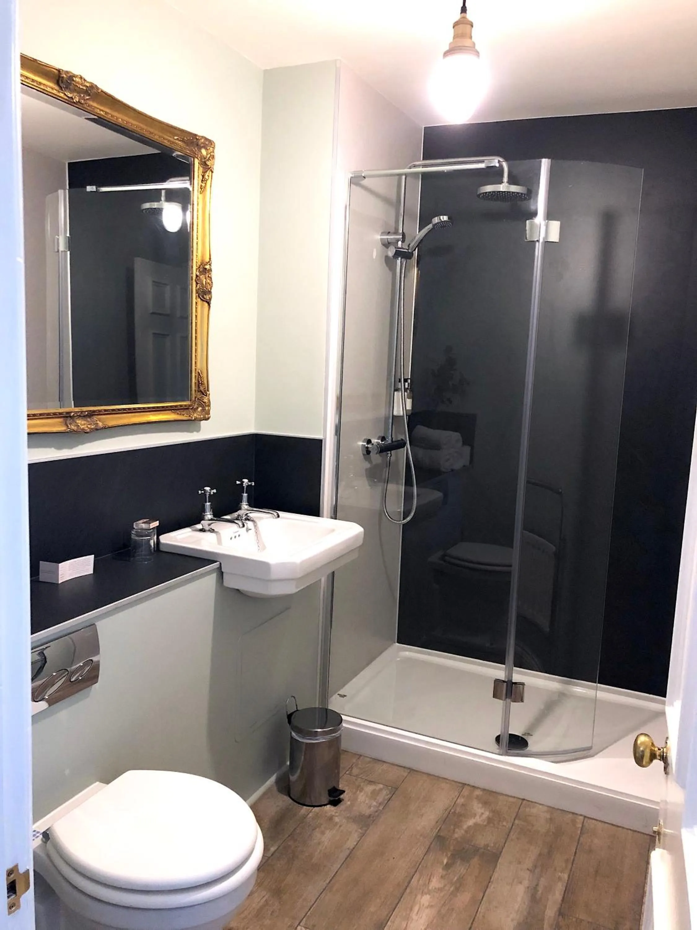 Toilet in The Wheatsheaf at Beetham