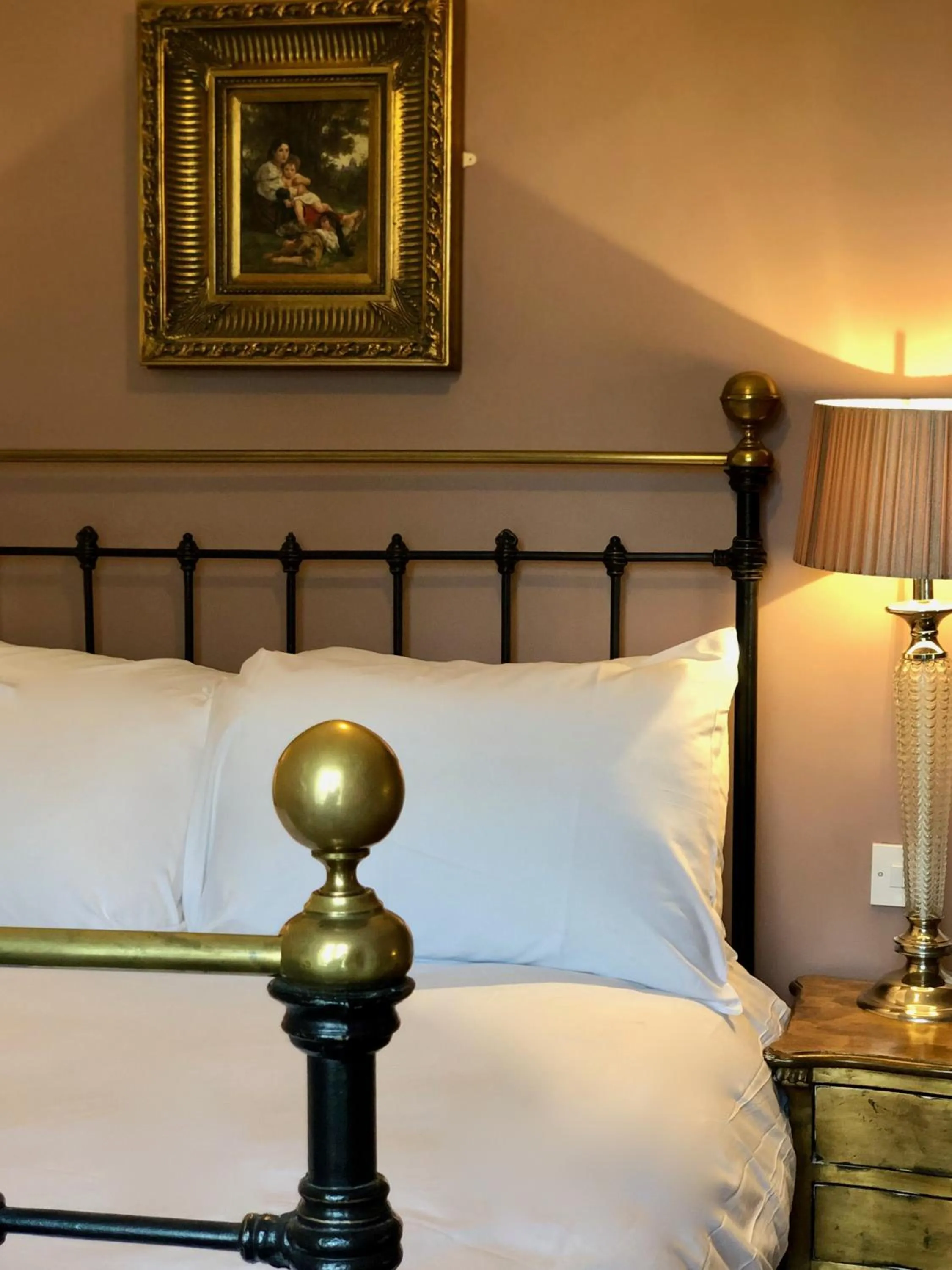 Bed in The Wheatsheaf at Beetham