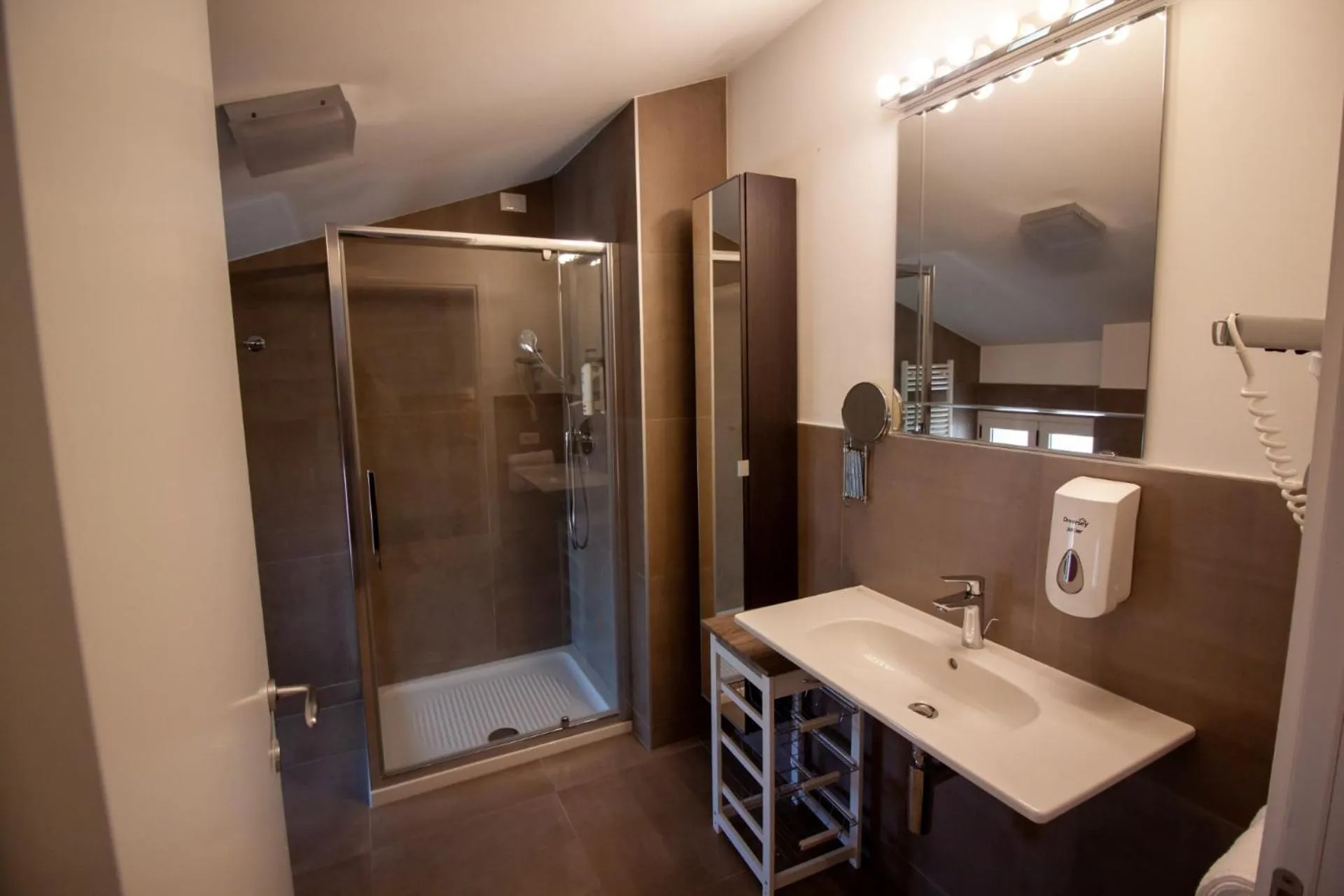 Shower in Hotel Oliva