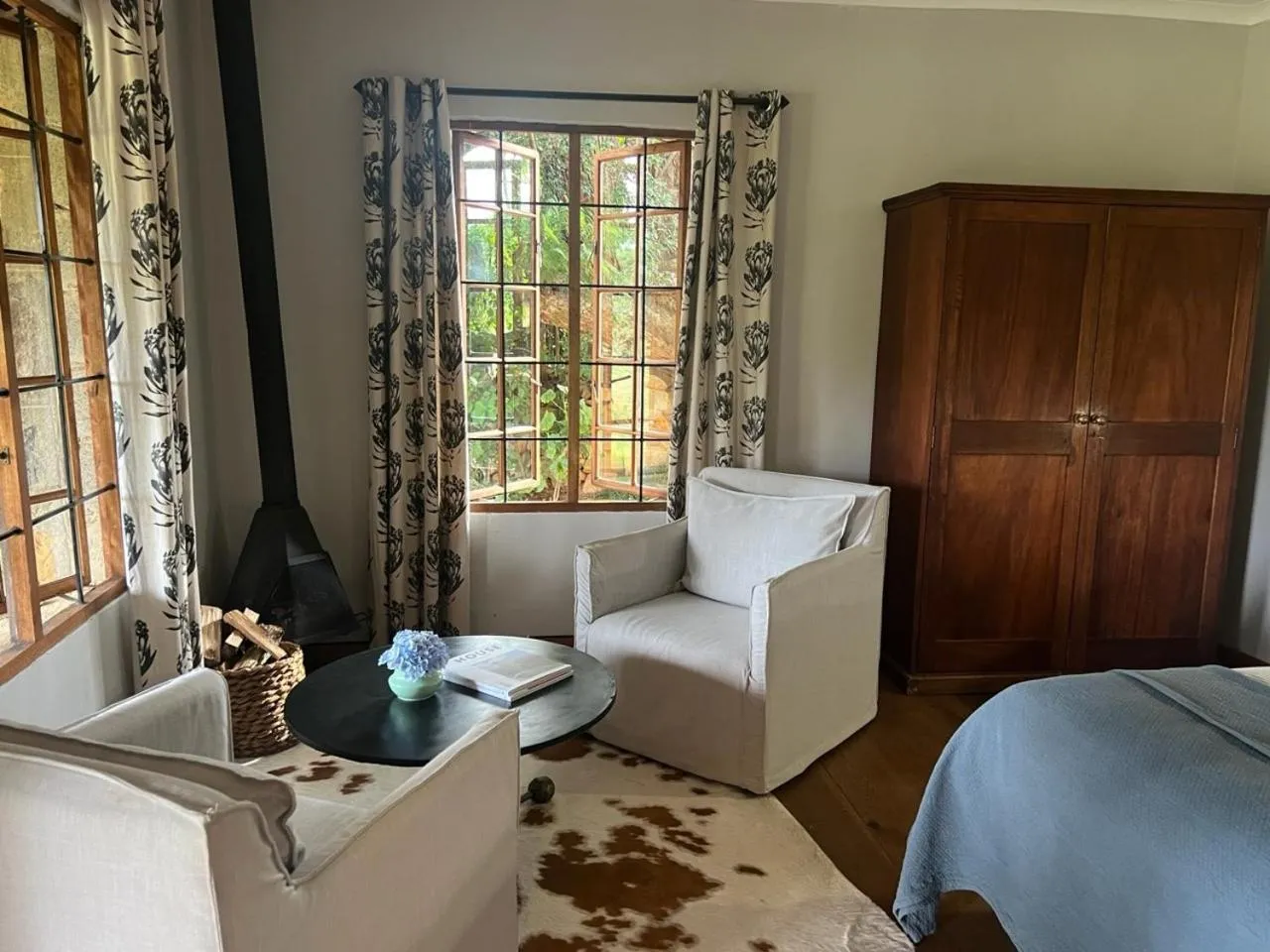 Living room, Bed in Wyford Farm