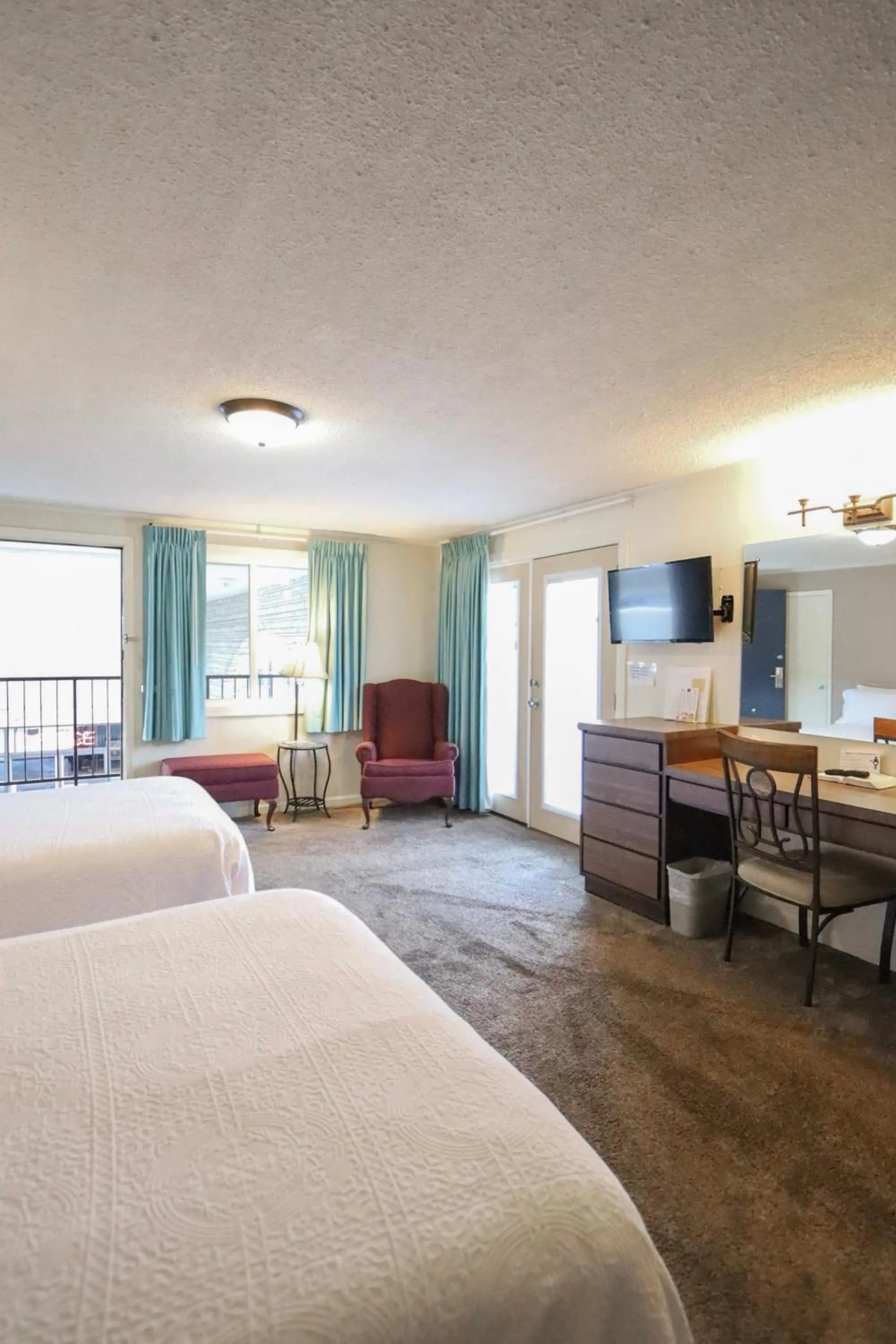 Seating area, Bed in The Gillette