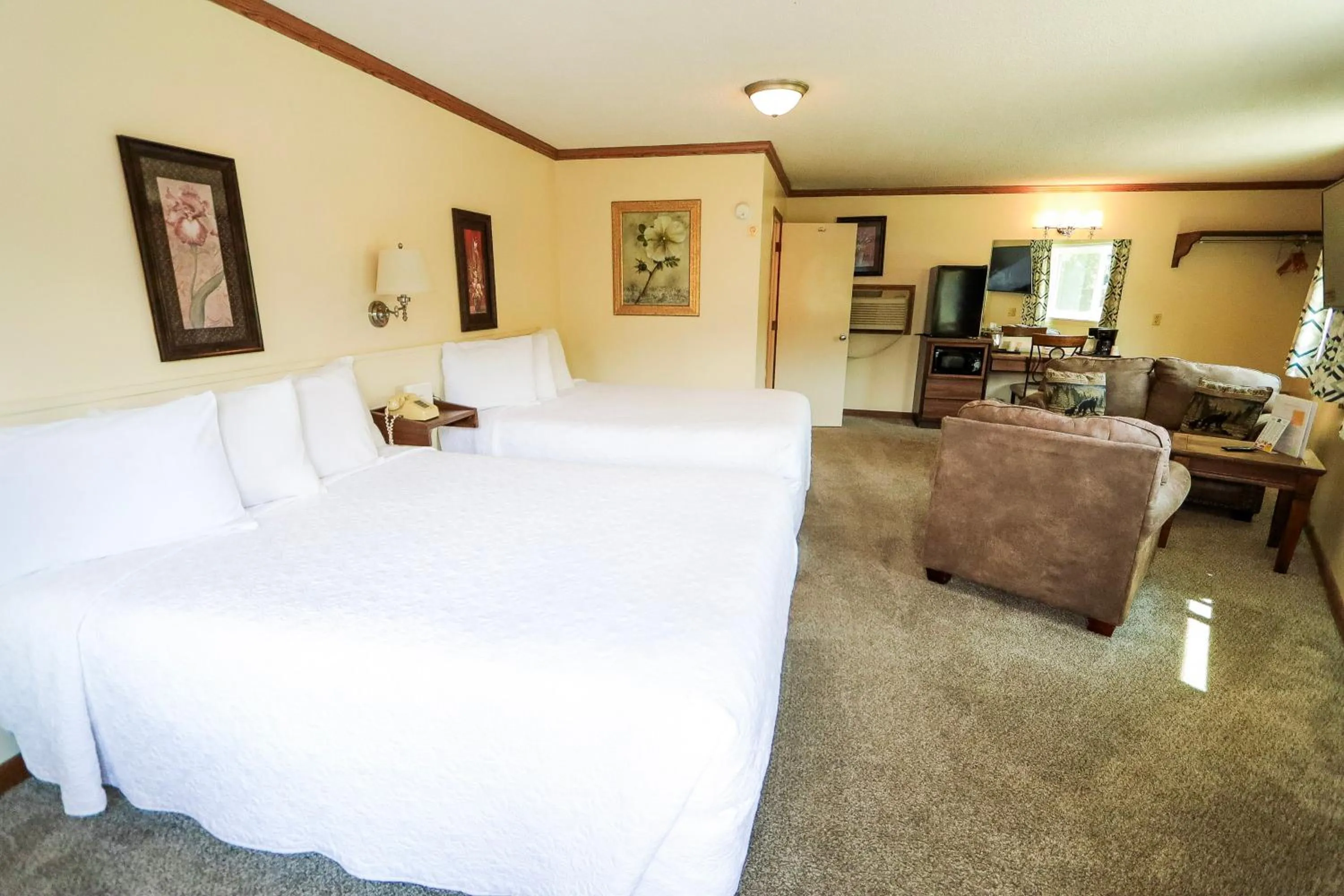 Seating area, Bed in The Gillette