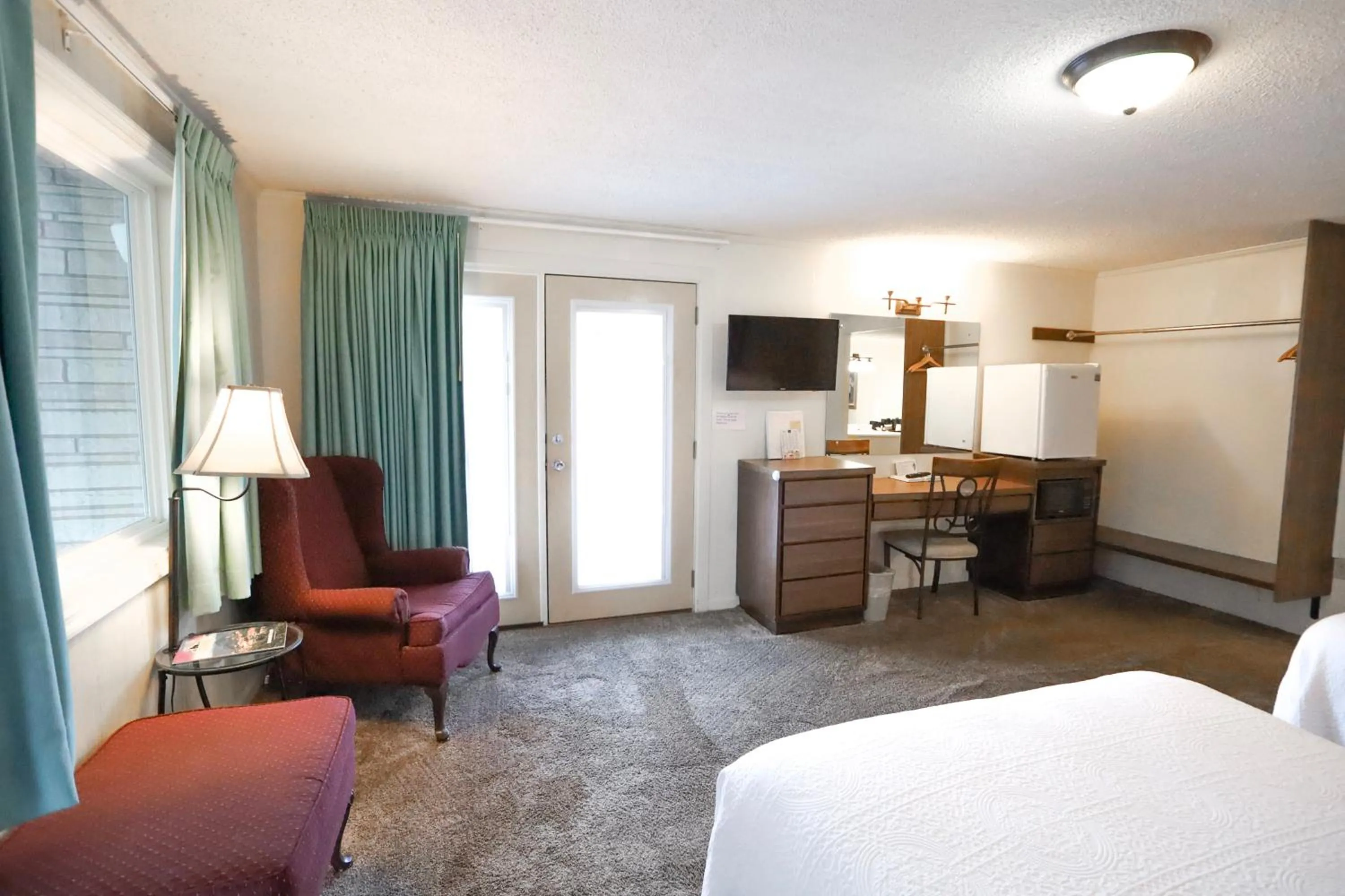 Seating area, Bed in The Gillette