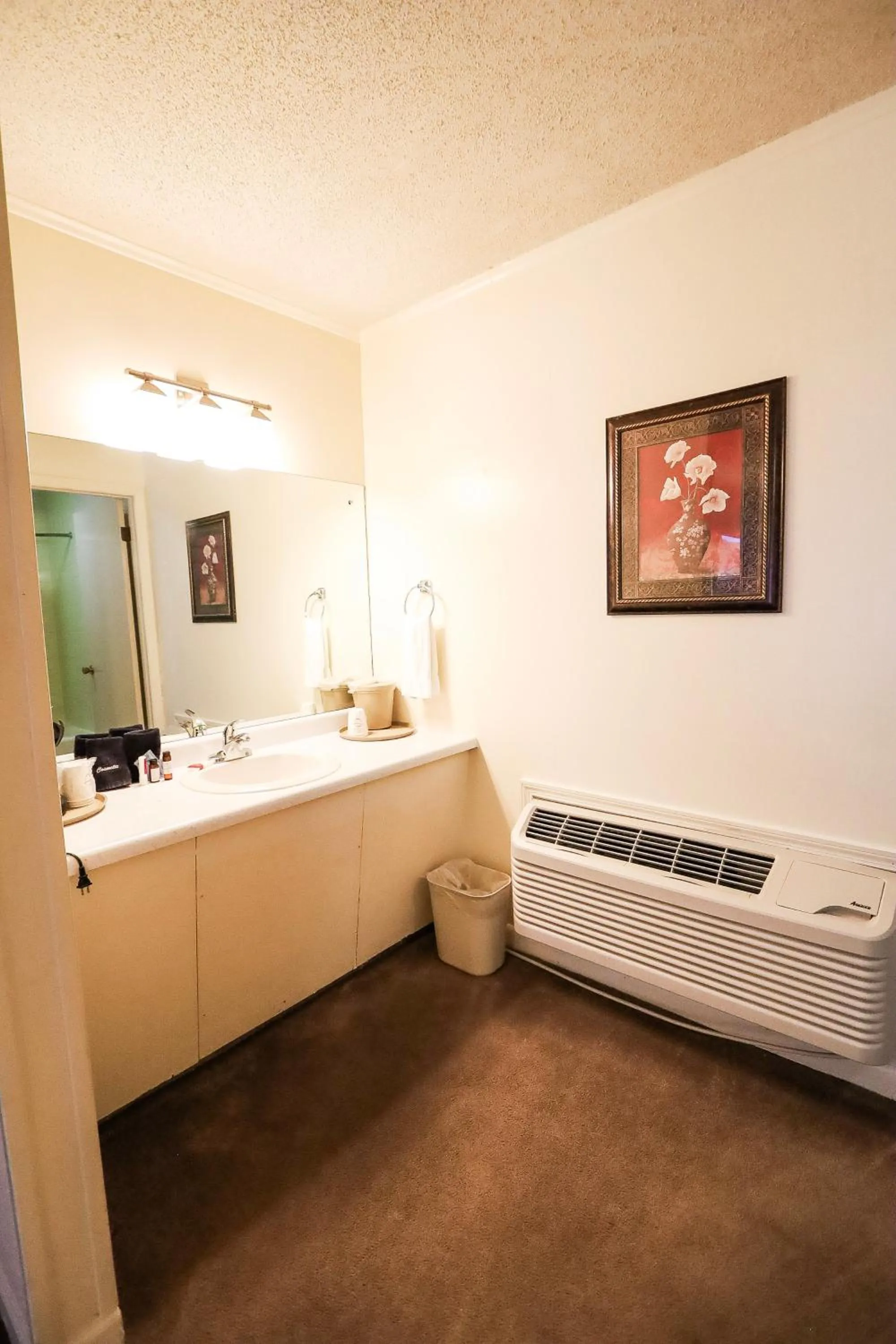 Bathroom, Bed in The Gillette