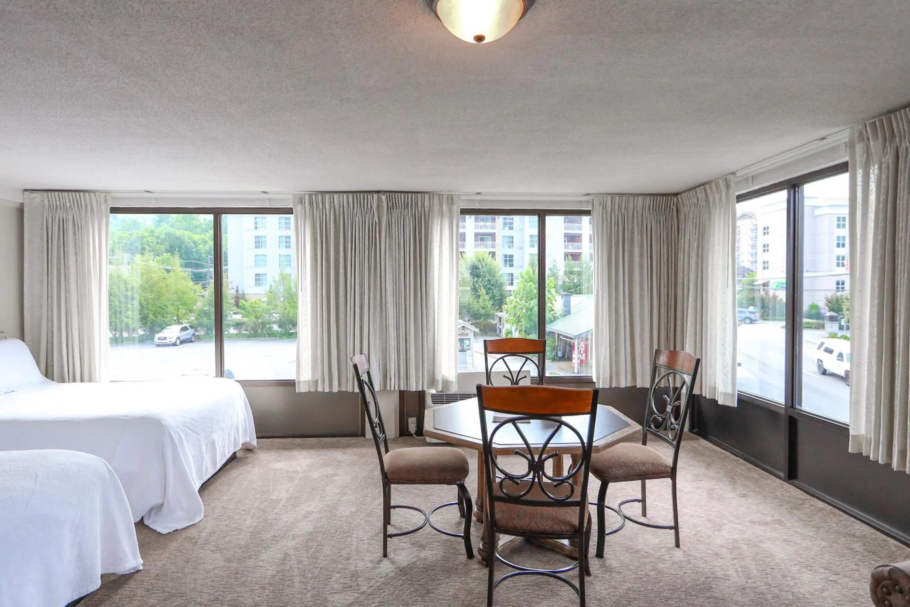 Dining area, Bed in The Gillette