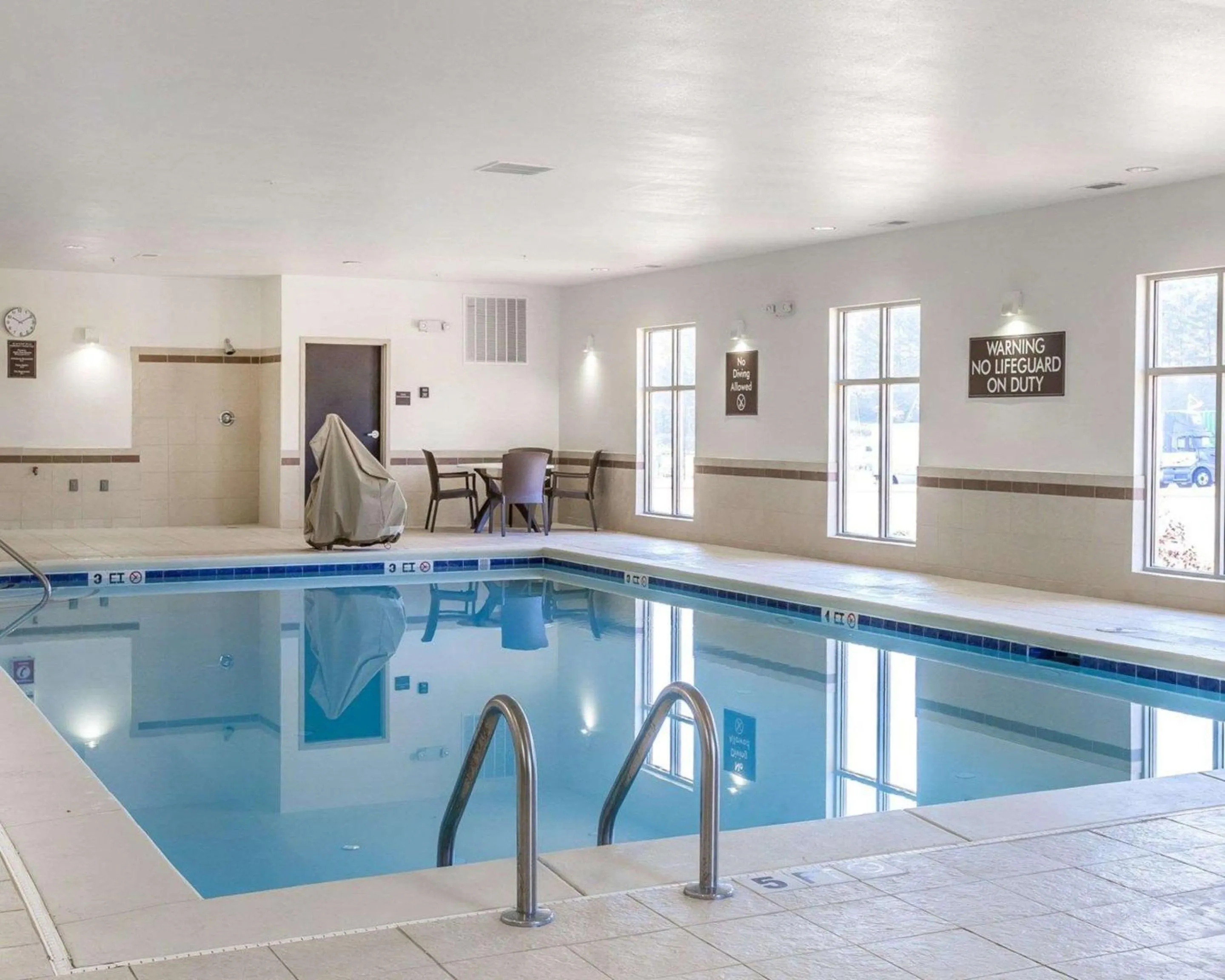 Swimming pool in Sleep Inn Cartersville