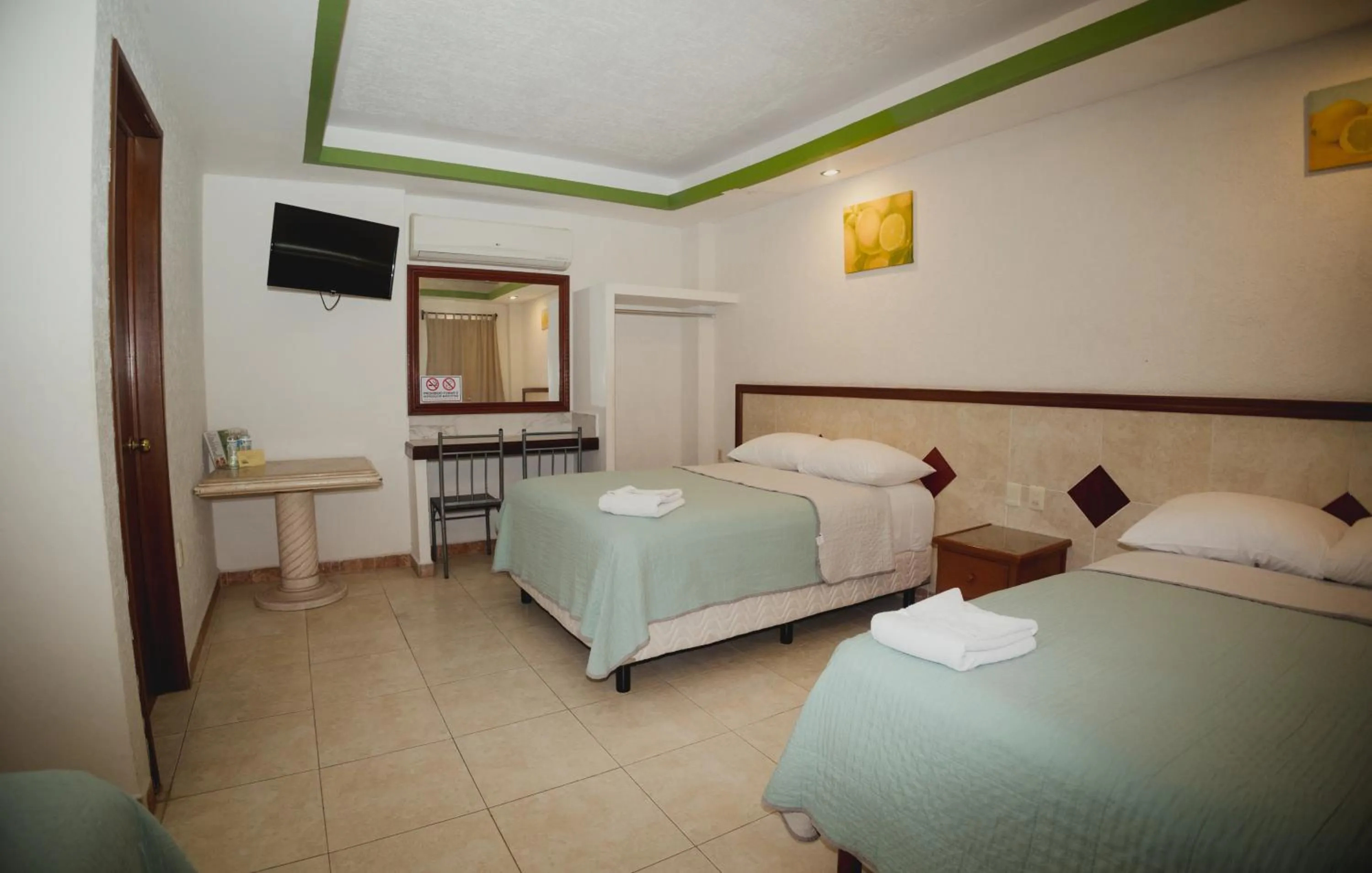 Photo of the whole room, Bed in Nicte Ha Campeche