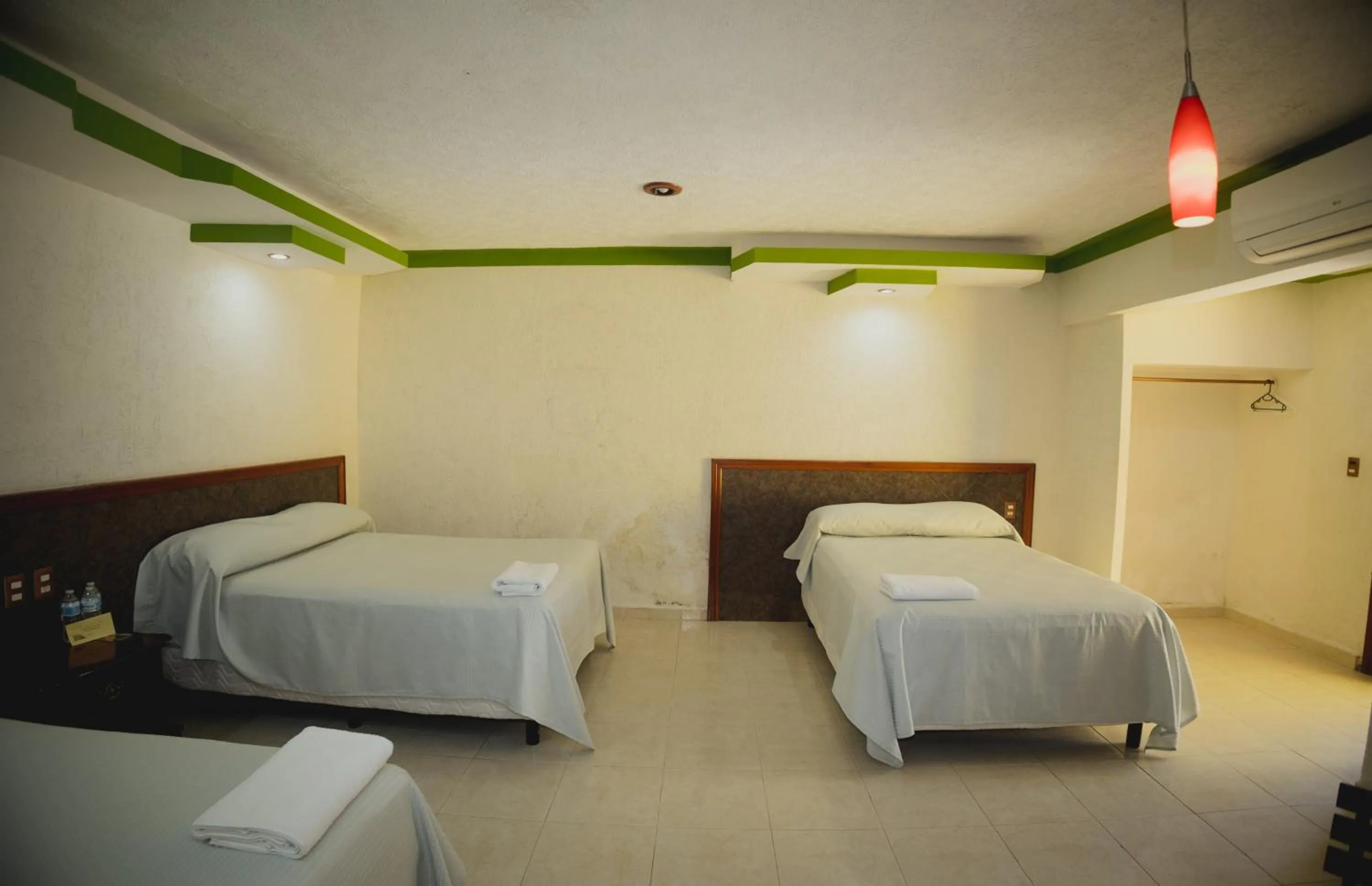 Photo of the whole room, Bed in Nicte Ha Campeche