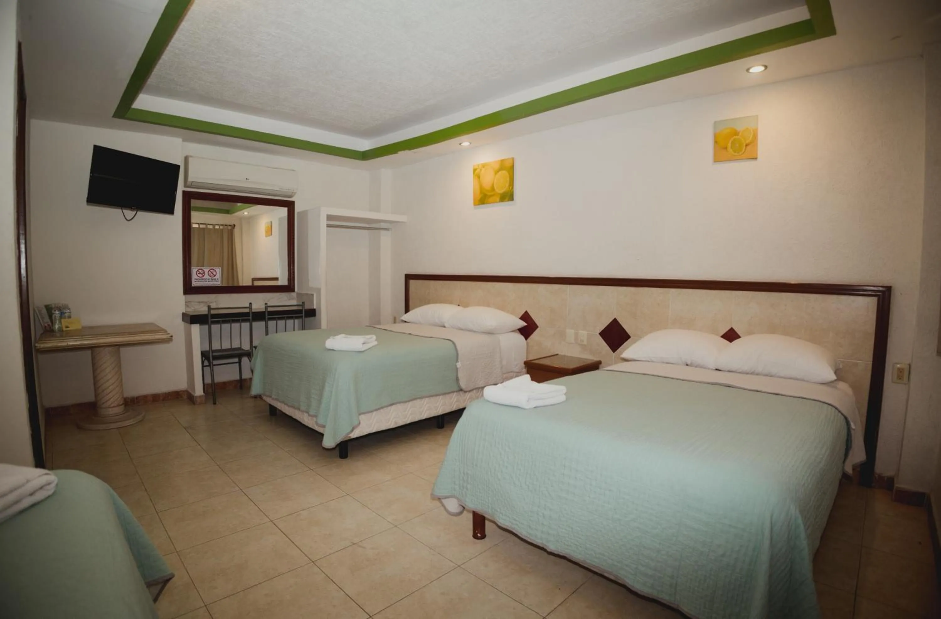 Photo of the whole room, Bed in Nicte Ha Campeche