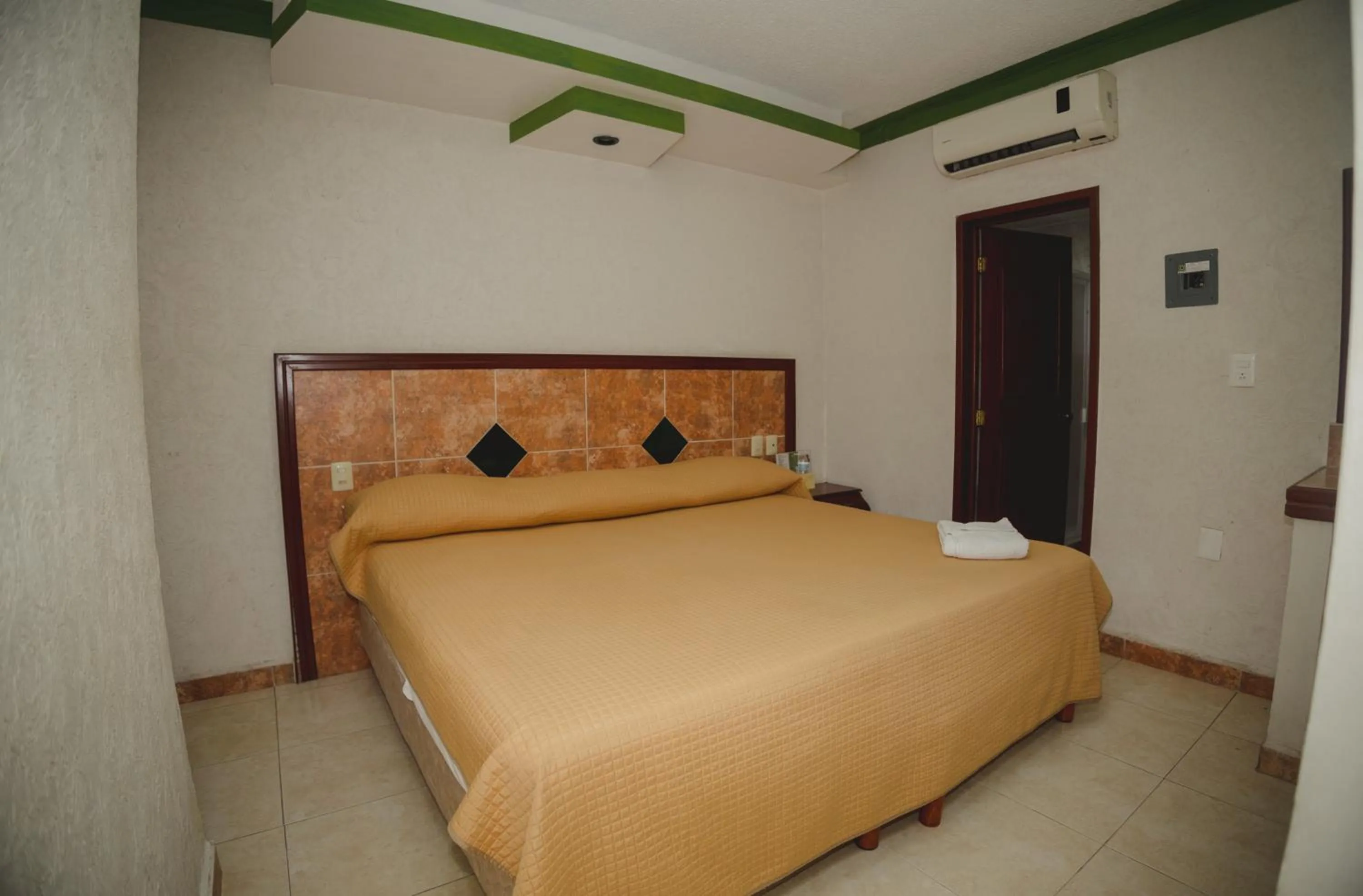 Photo of the whole room, Bed in Nicte Ha Campeche