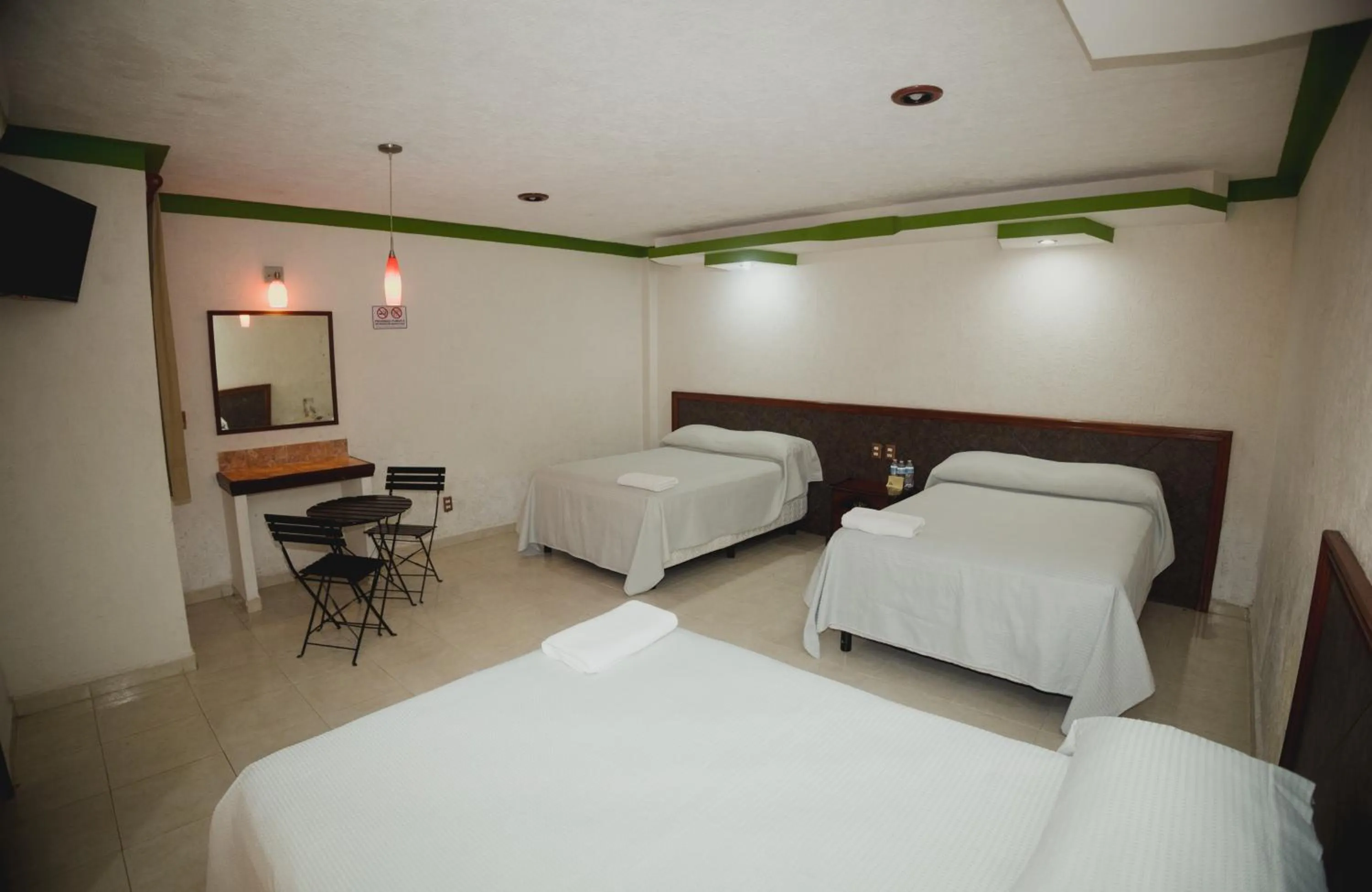 Photo of the whole room, Bed in Nicte Ha Campeche