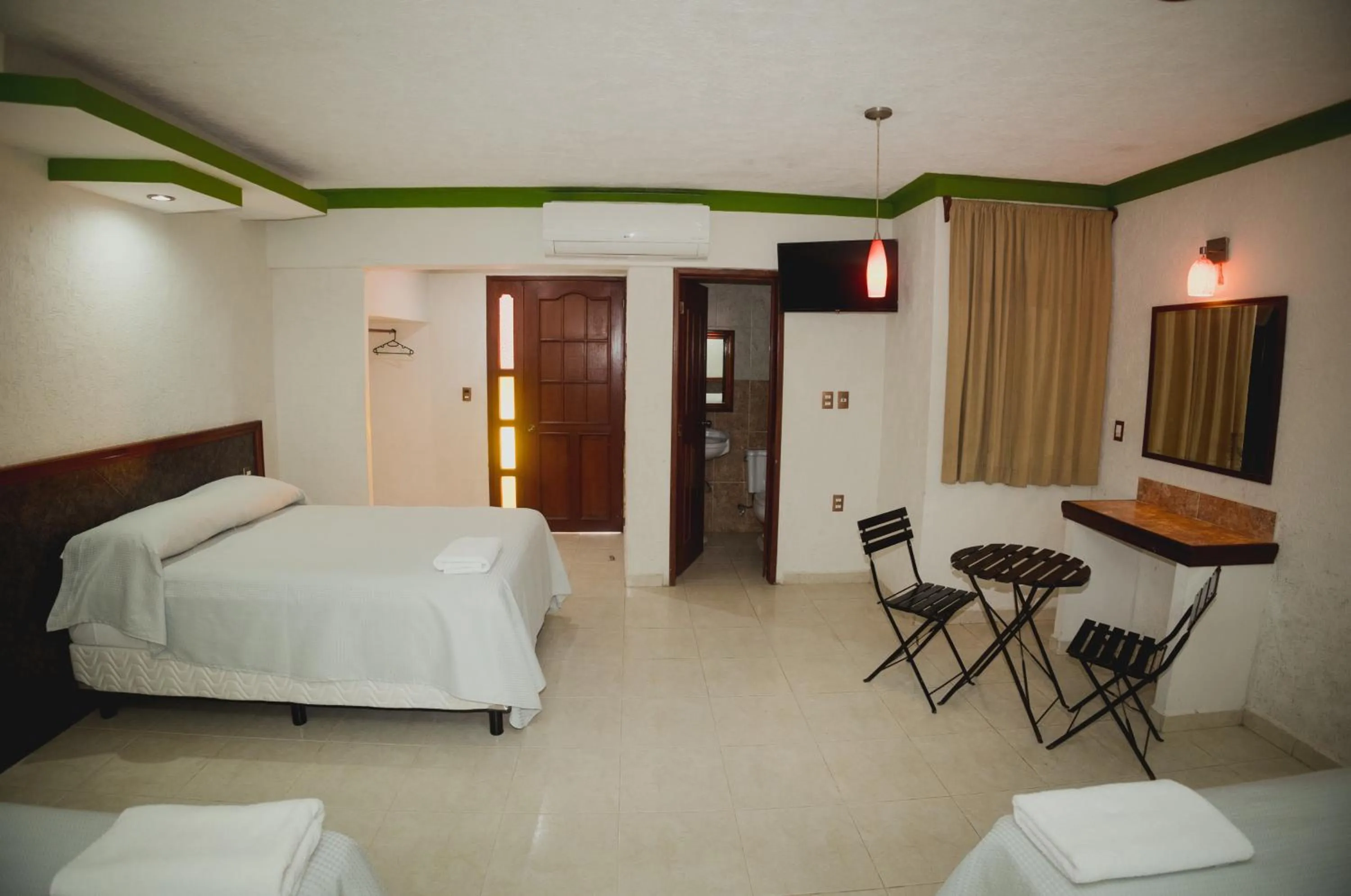 Photo of the whole room, Bed in Nicte Ha Campeche