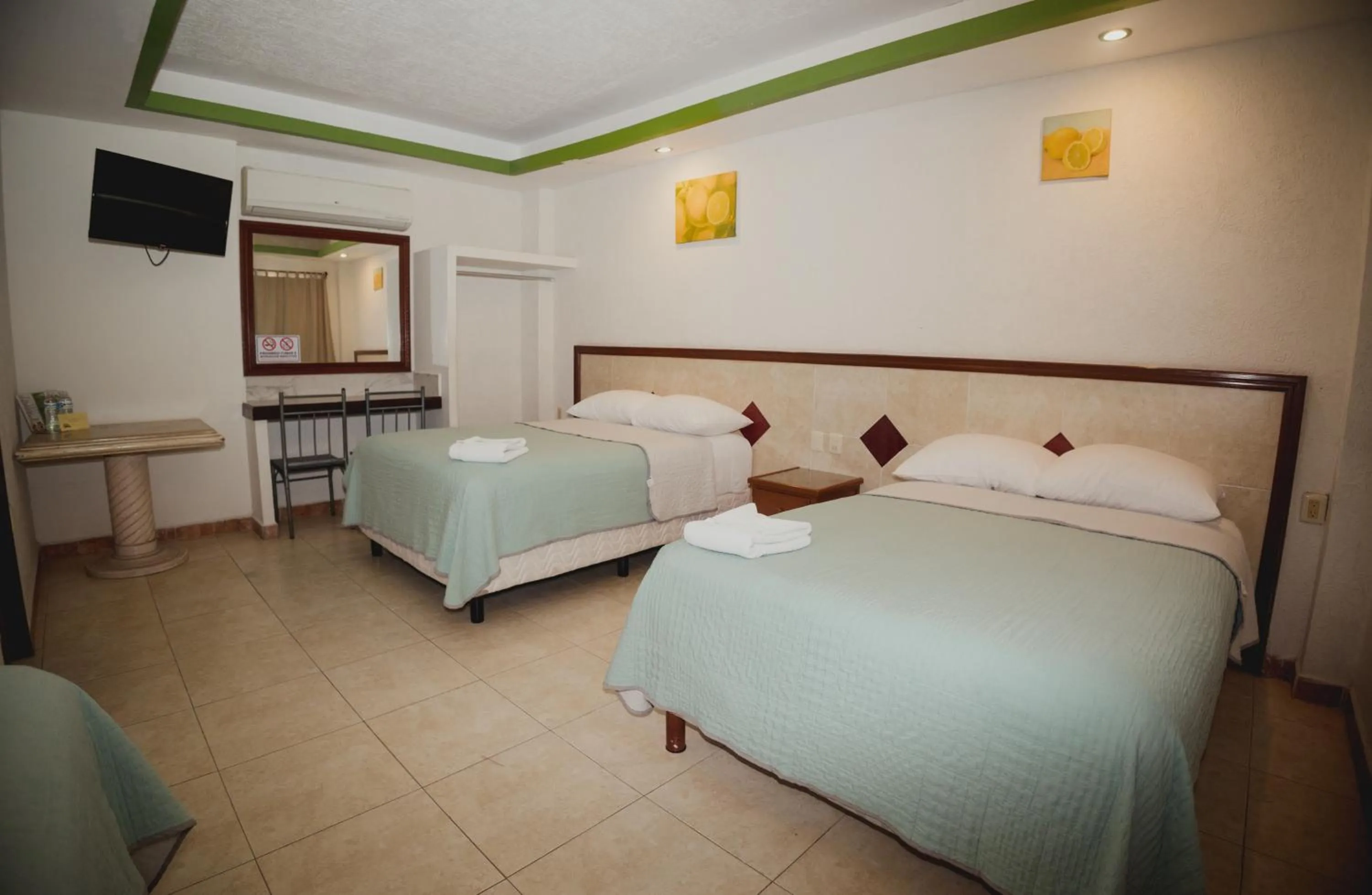 Photo of the whole room, Bed in Nicte Ha Campeche