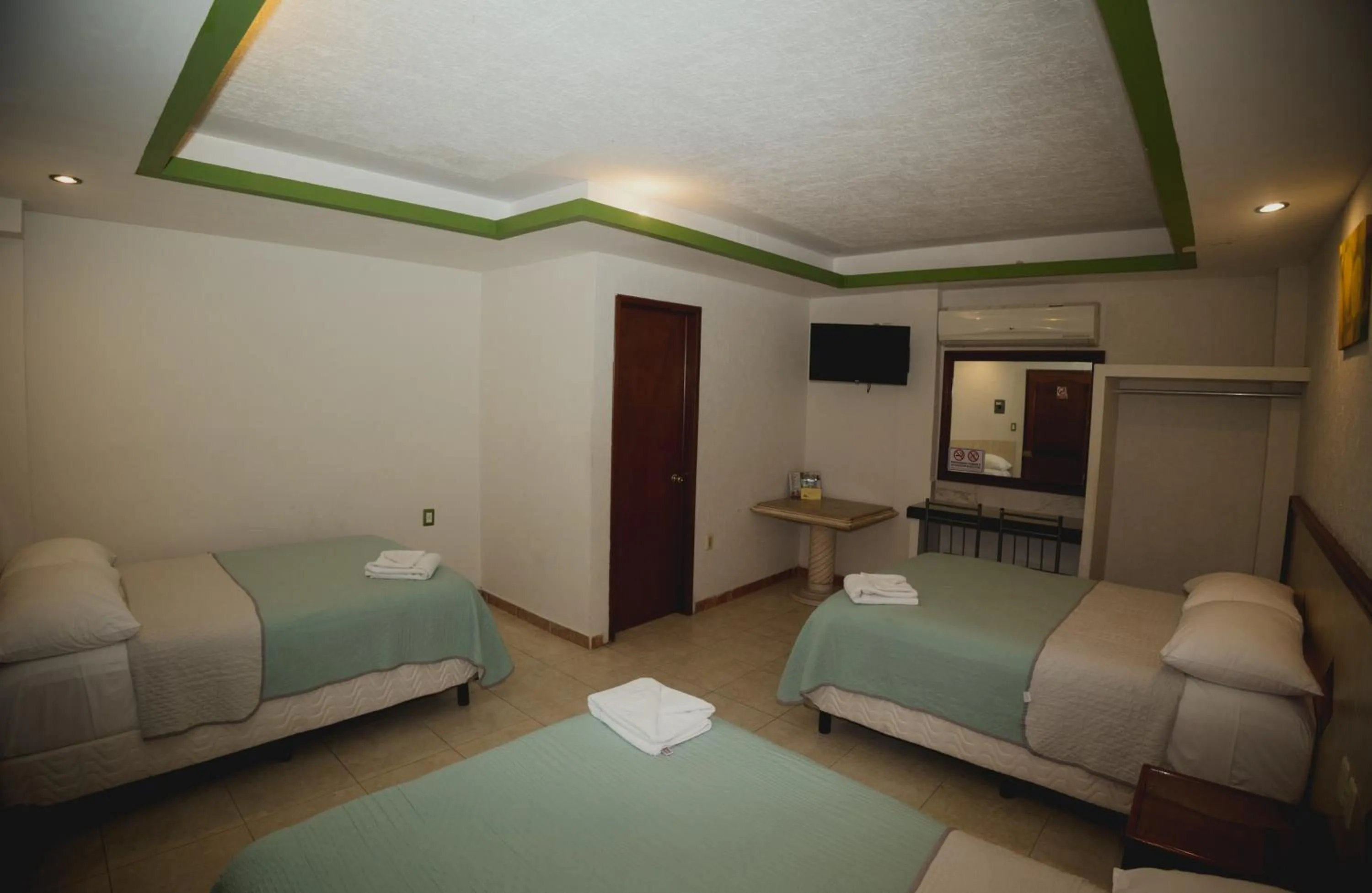 Photo of the whole room, Bed in Nicte Ha Campeche