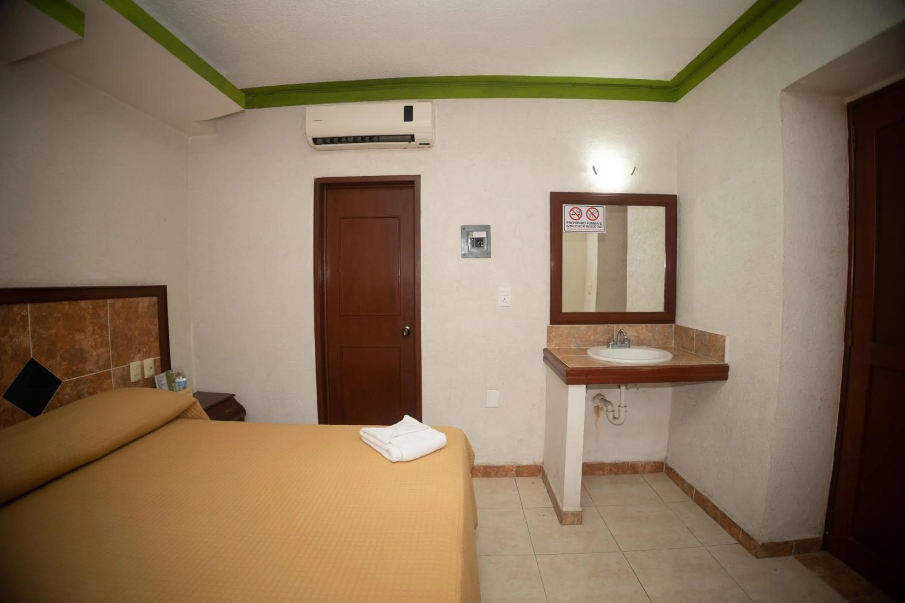 Photo of the whole room, Bed in Nicte Ha Campeche