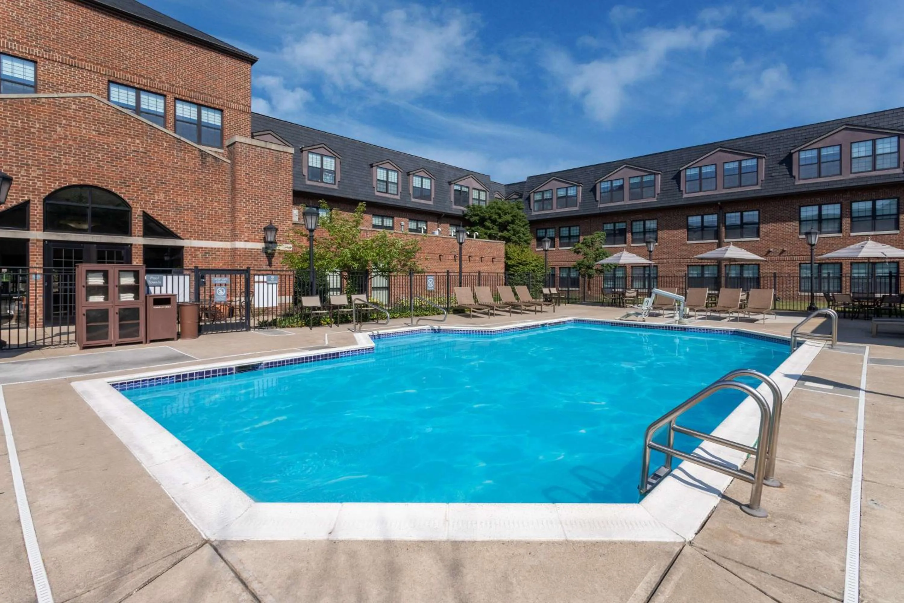 Swimming pool in Hyatt House Parsippany East