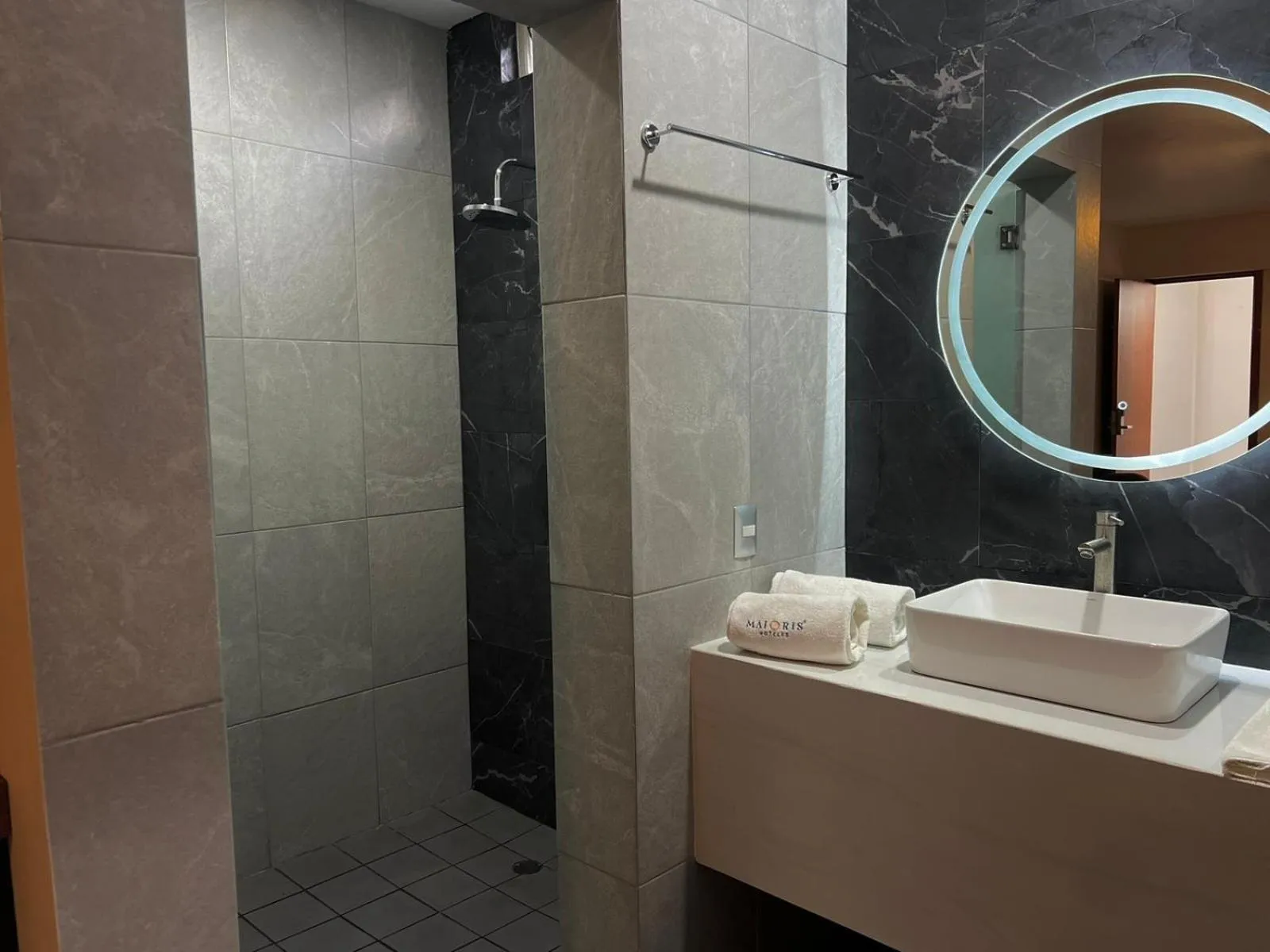 Shower in Hotel Maioris Guadalajara