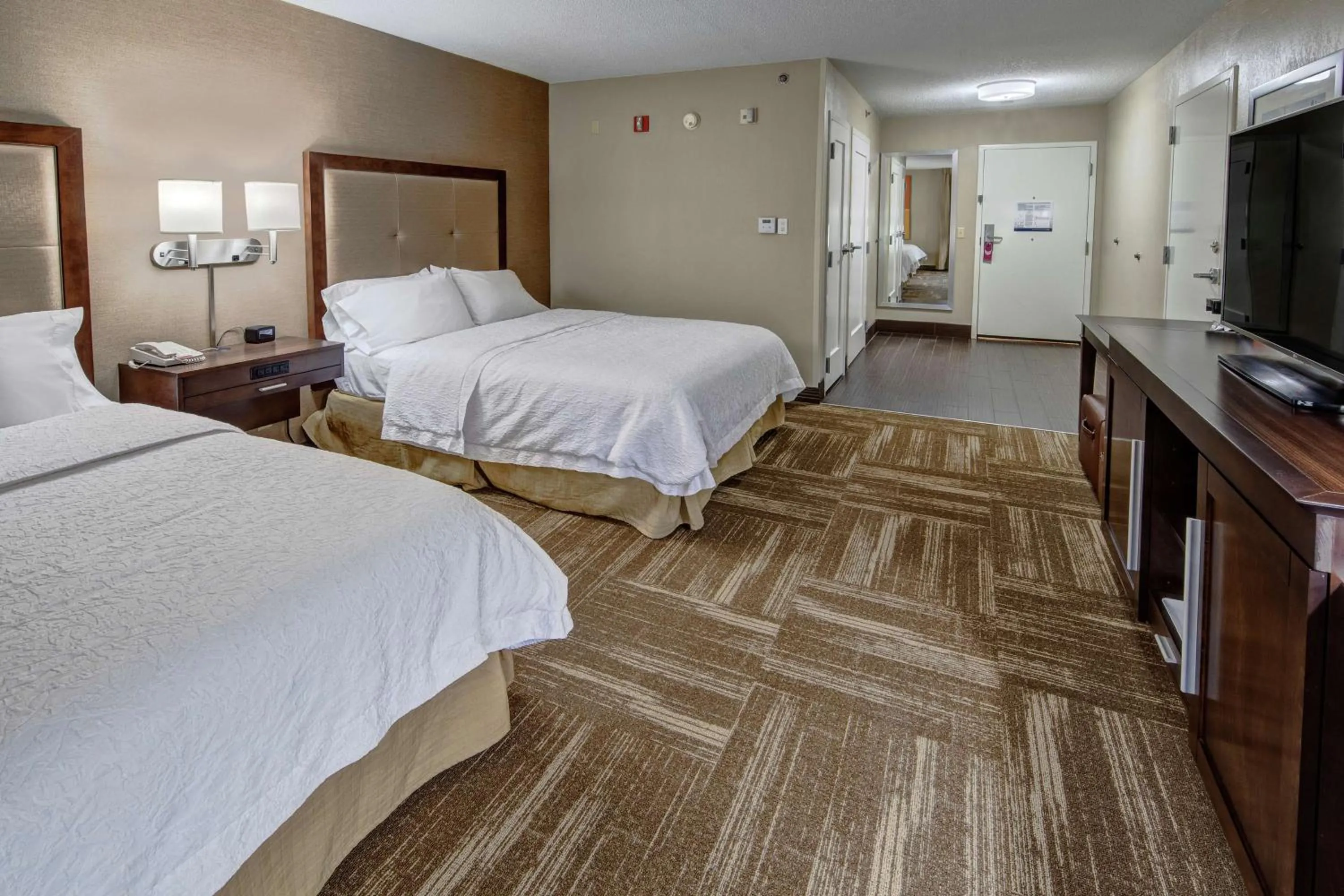 Bedroom, Bed in Hampton Inn Corinth