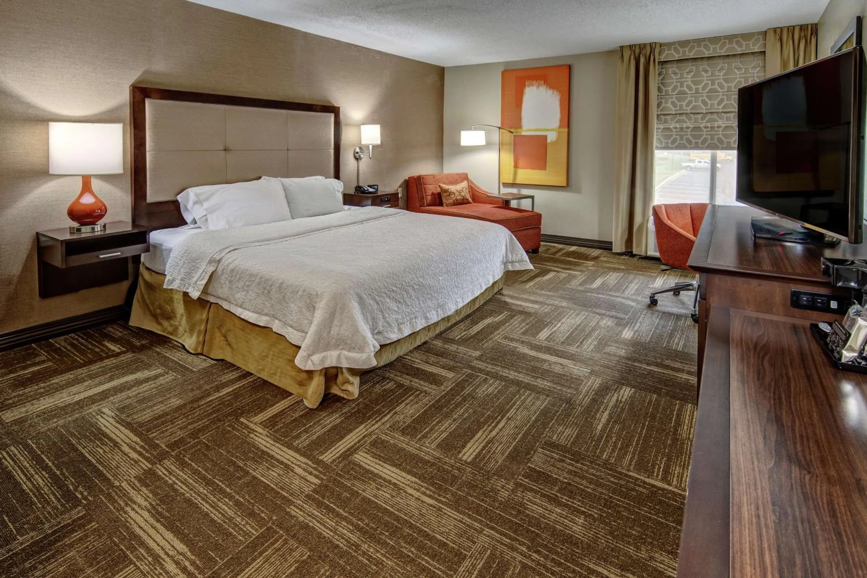 Photo of the whole room, Bed in Hampton Inn Corinth