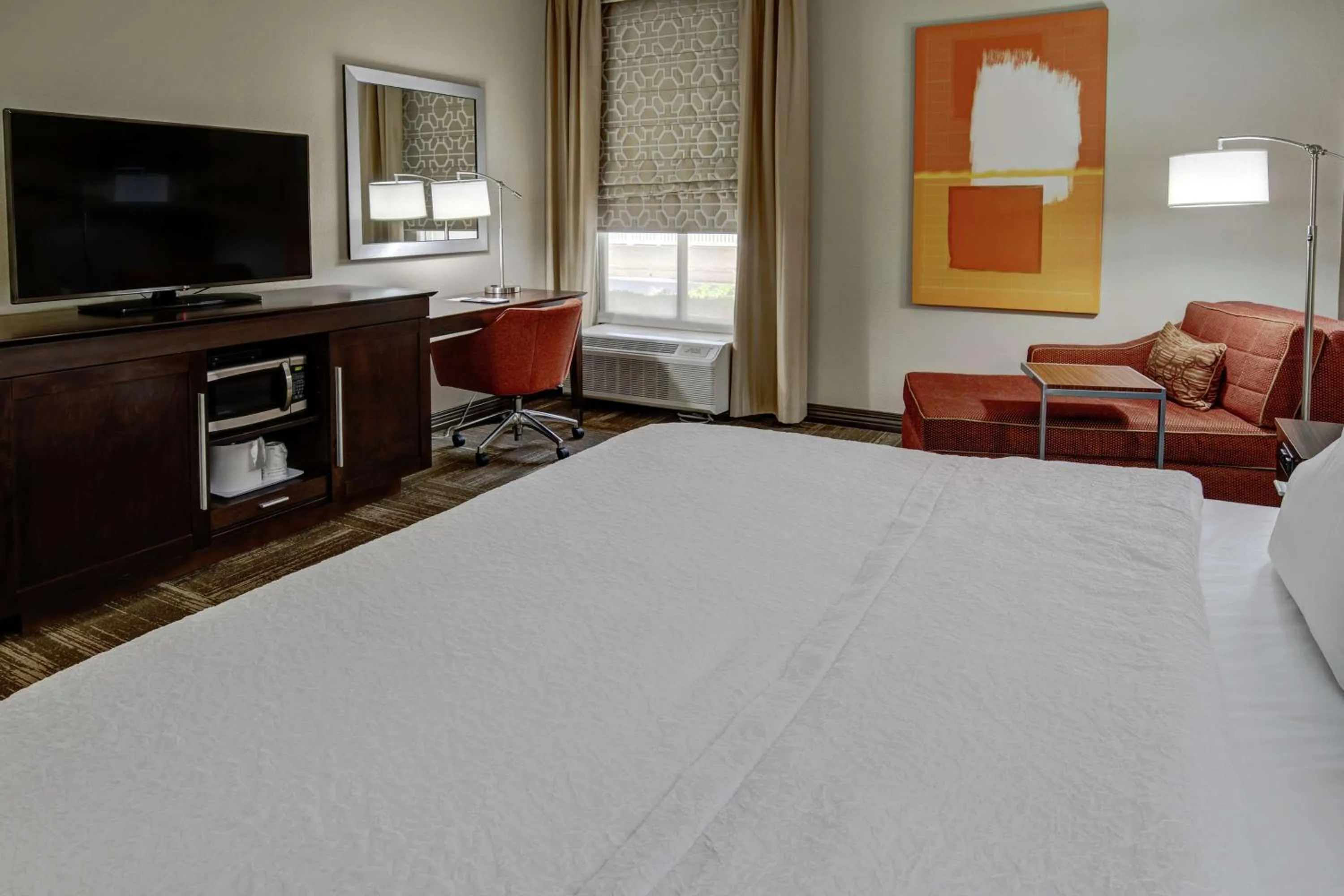 Photo of the whole room, Bed in Hampton Inn Corinth