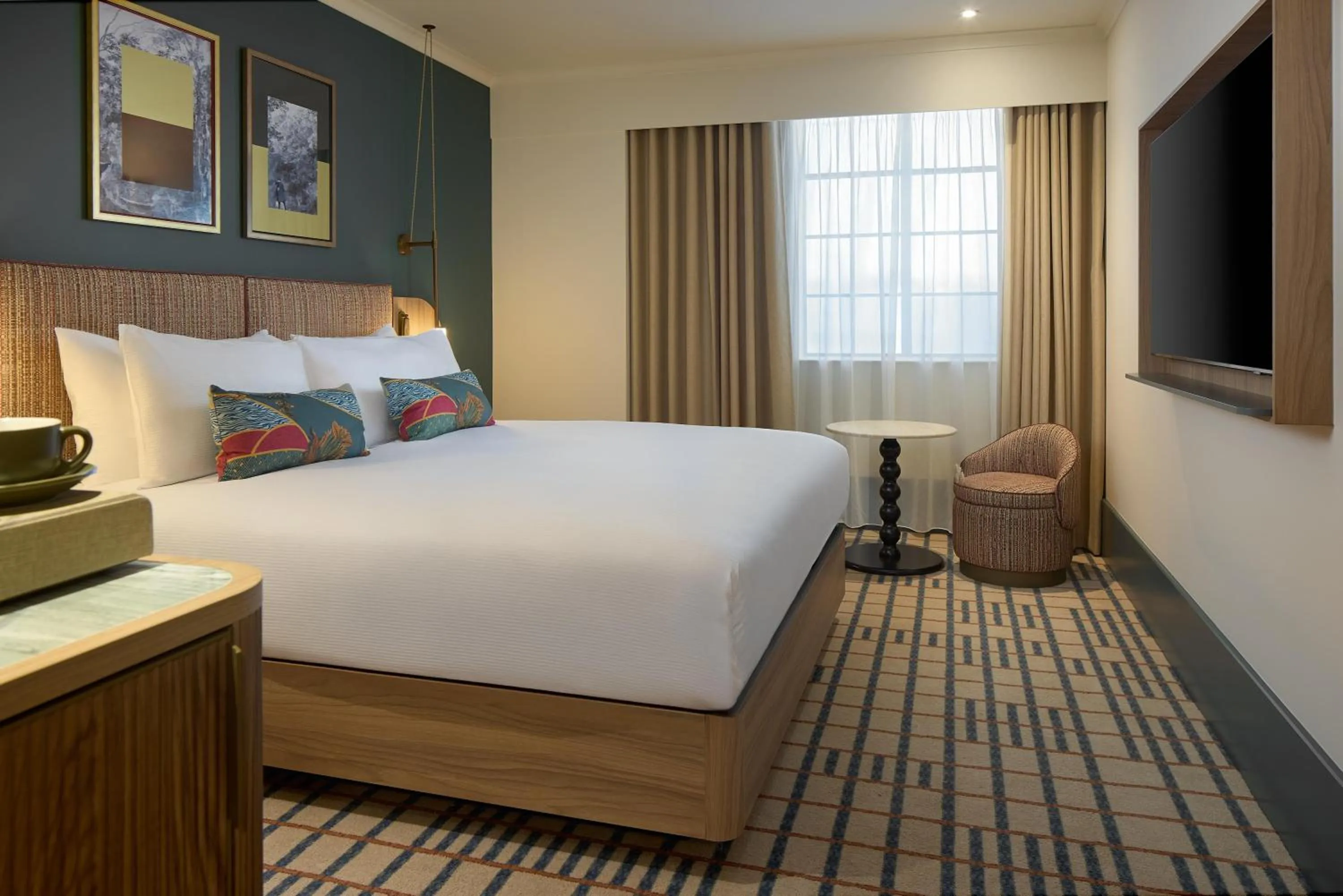 King Room with View in The Derby London City, Curio Collection By Hilton