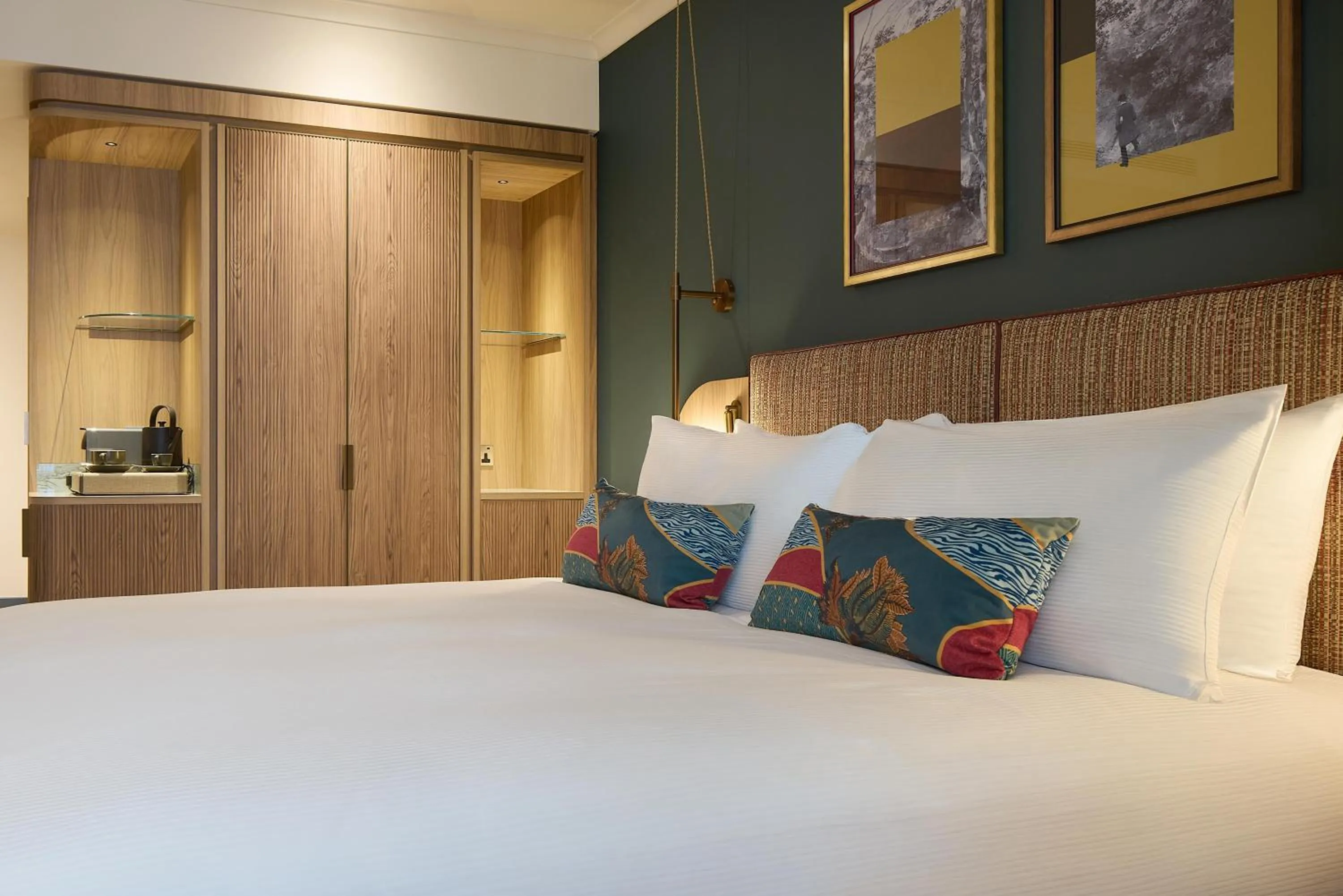 Superior Queen Room in The Derby London City, Curio Collection By Hilton