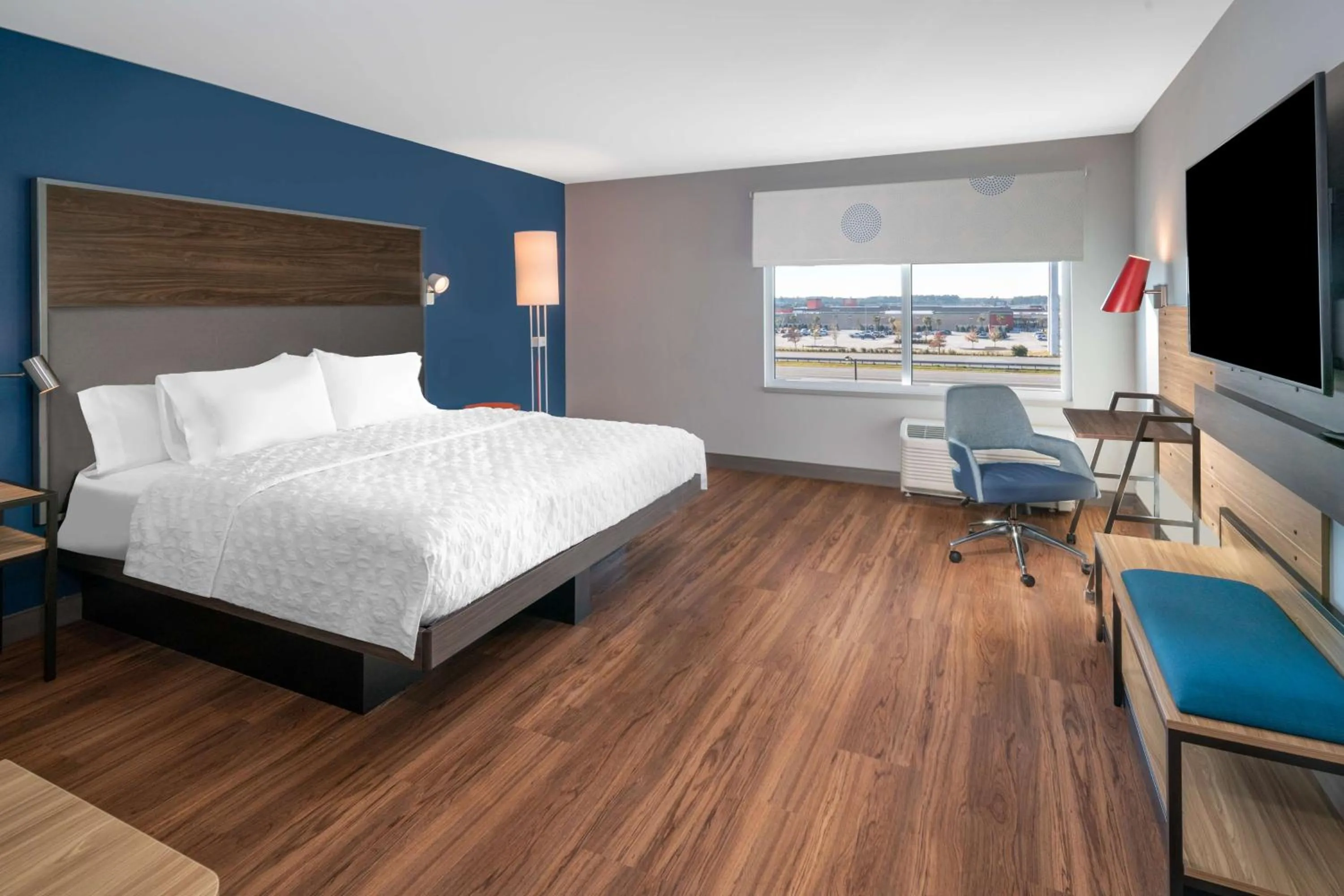 Bedroom, Bed in Tru By Hilton Savannah Airport