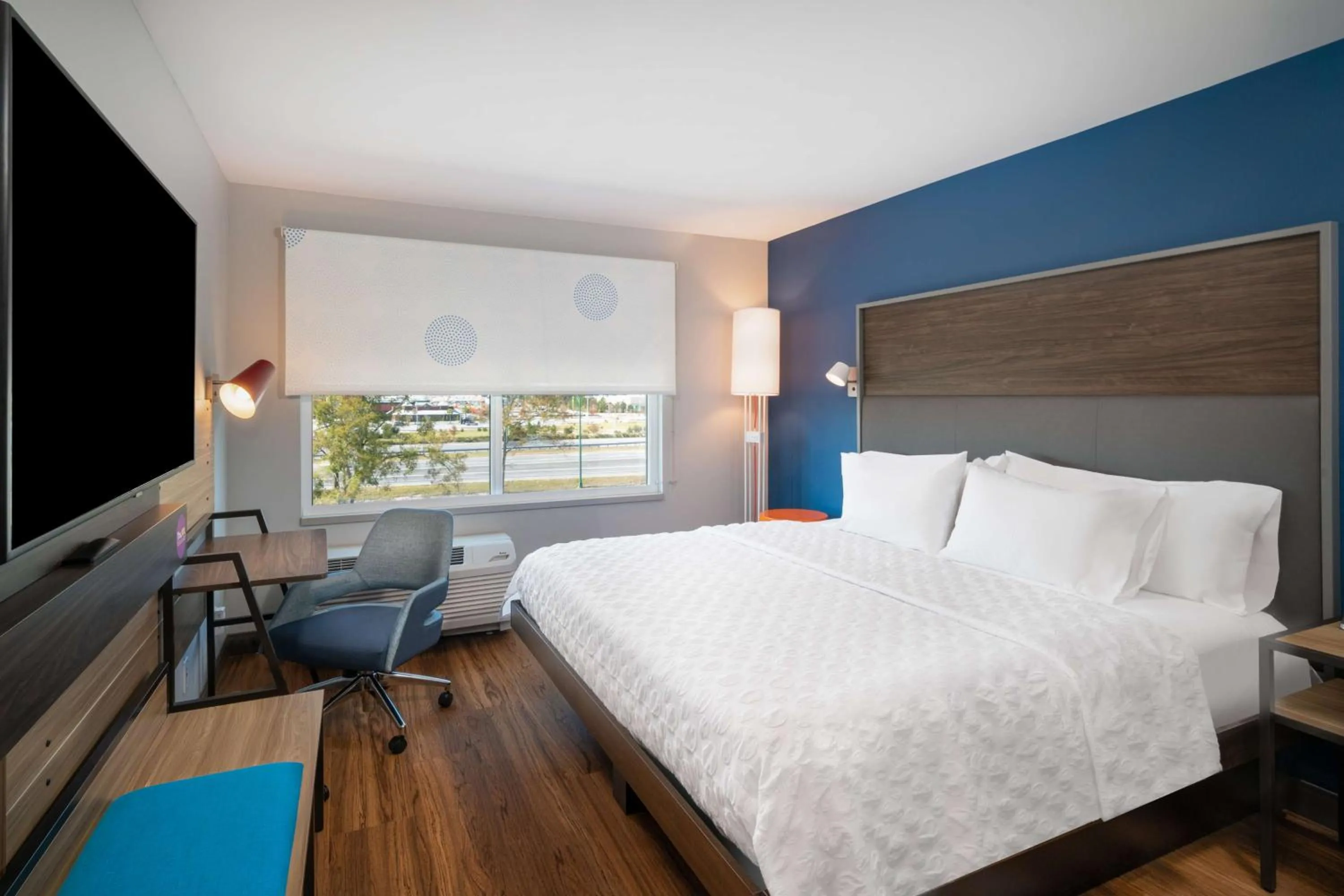 Bedroom, Bed in Tru By Hilton Savannah Airport