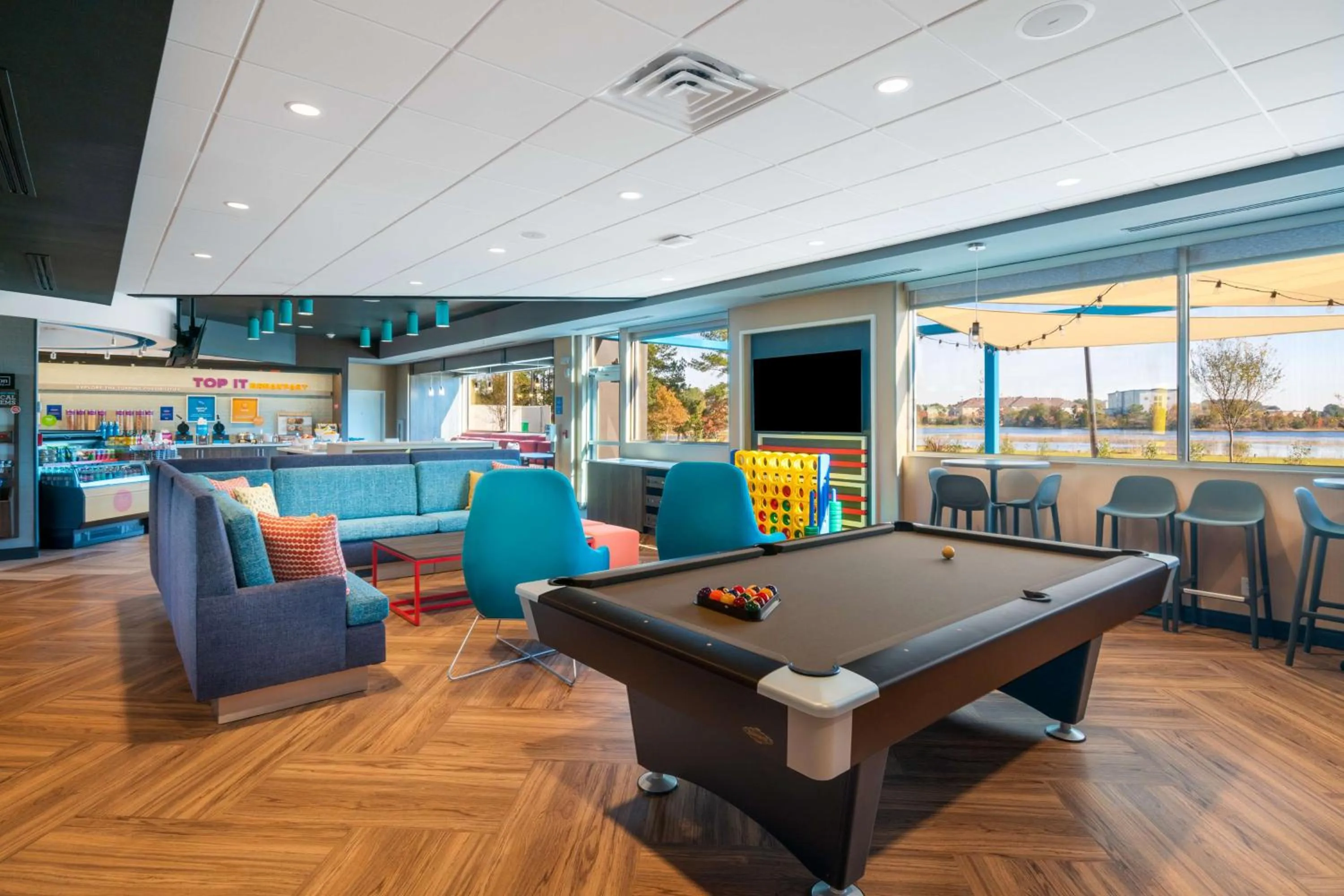 Lobby or reception in Tru By Hilton Savannah Airport