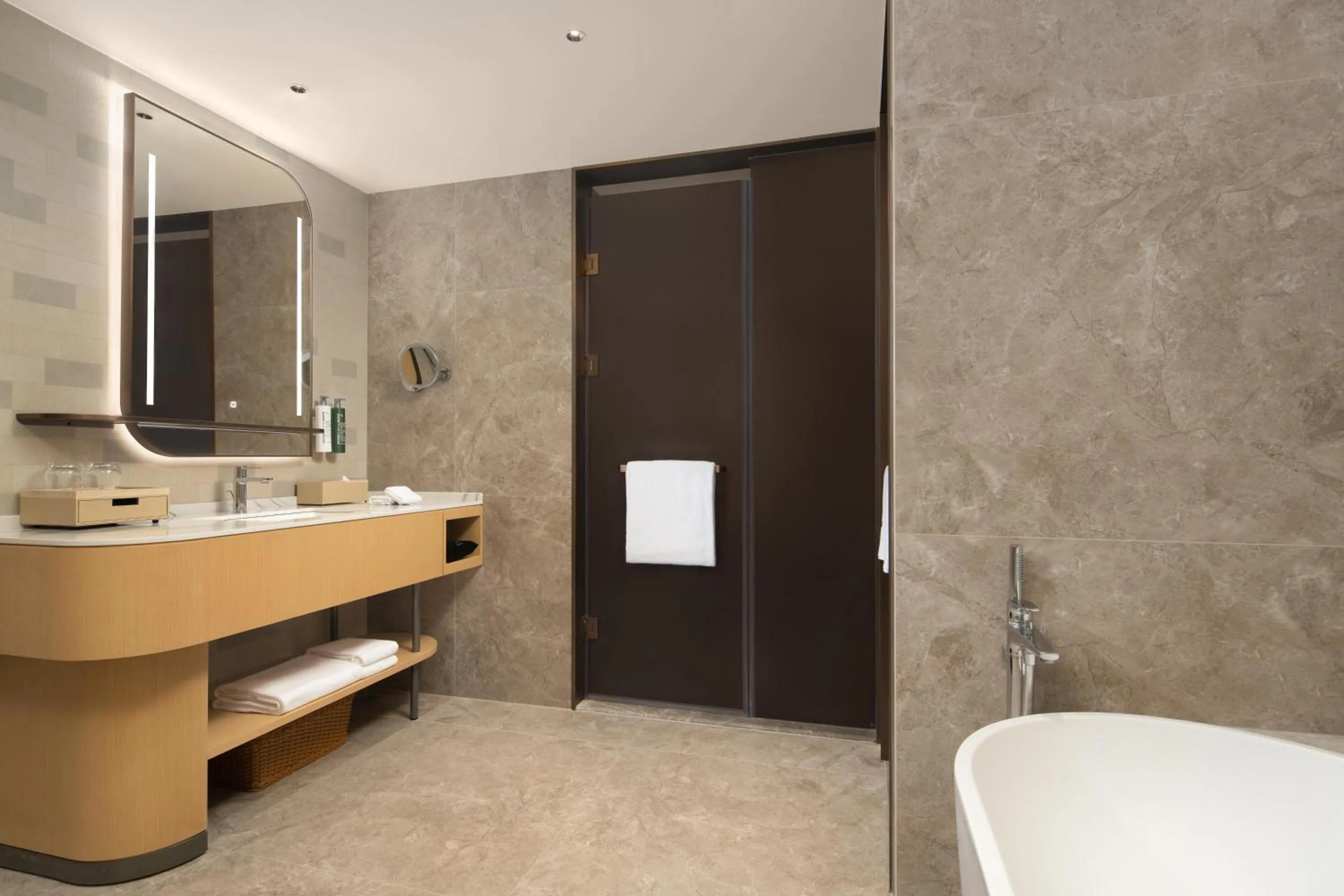 Bathroom in Hilton Garden Inn Shenzhen Pingshan Chaoshang Plaza