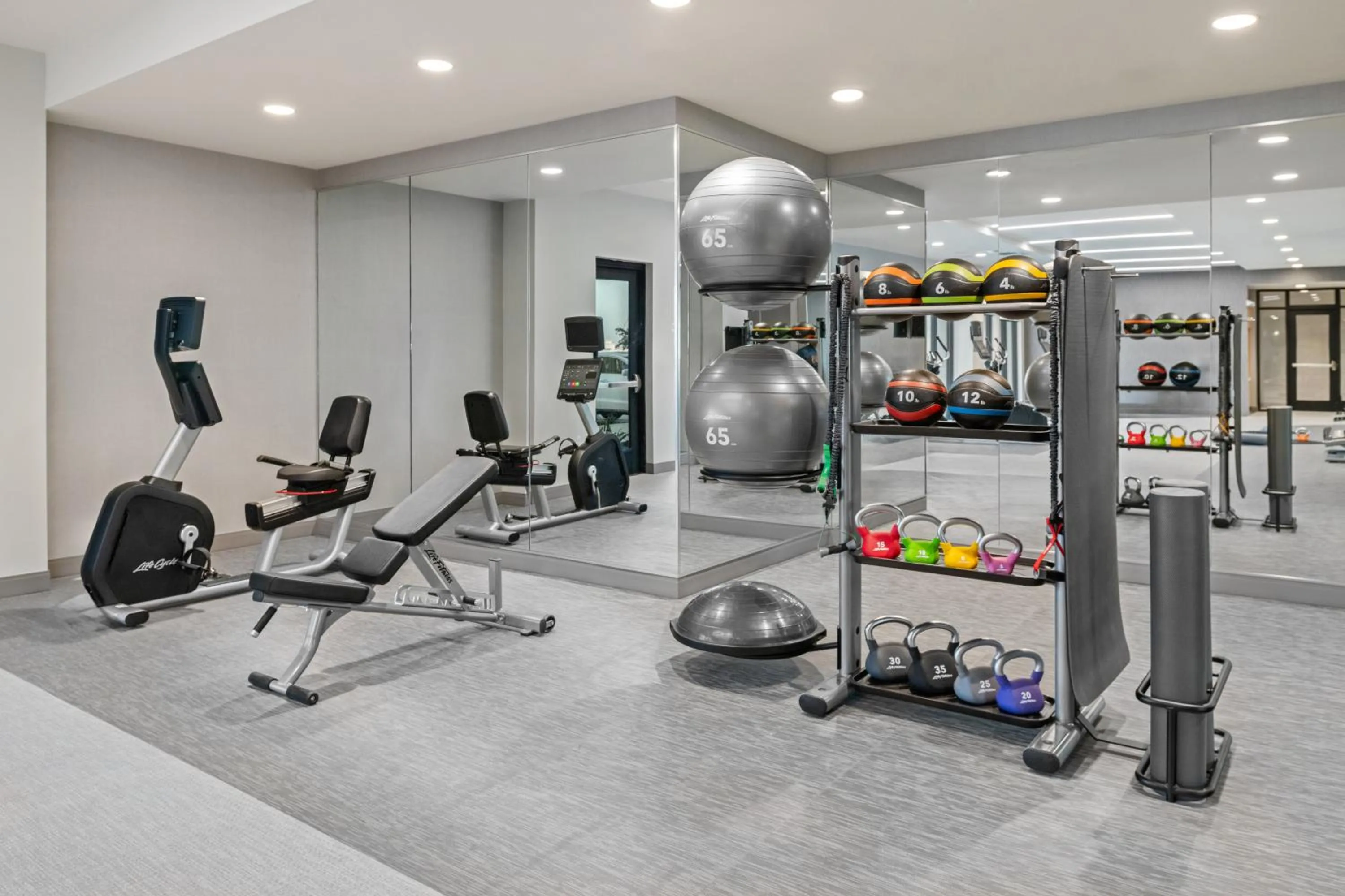Fitness centre/facilities in Courtyard by Marriott Woodland