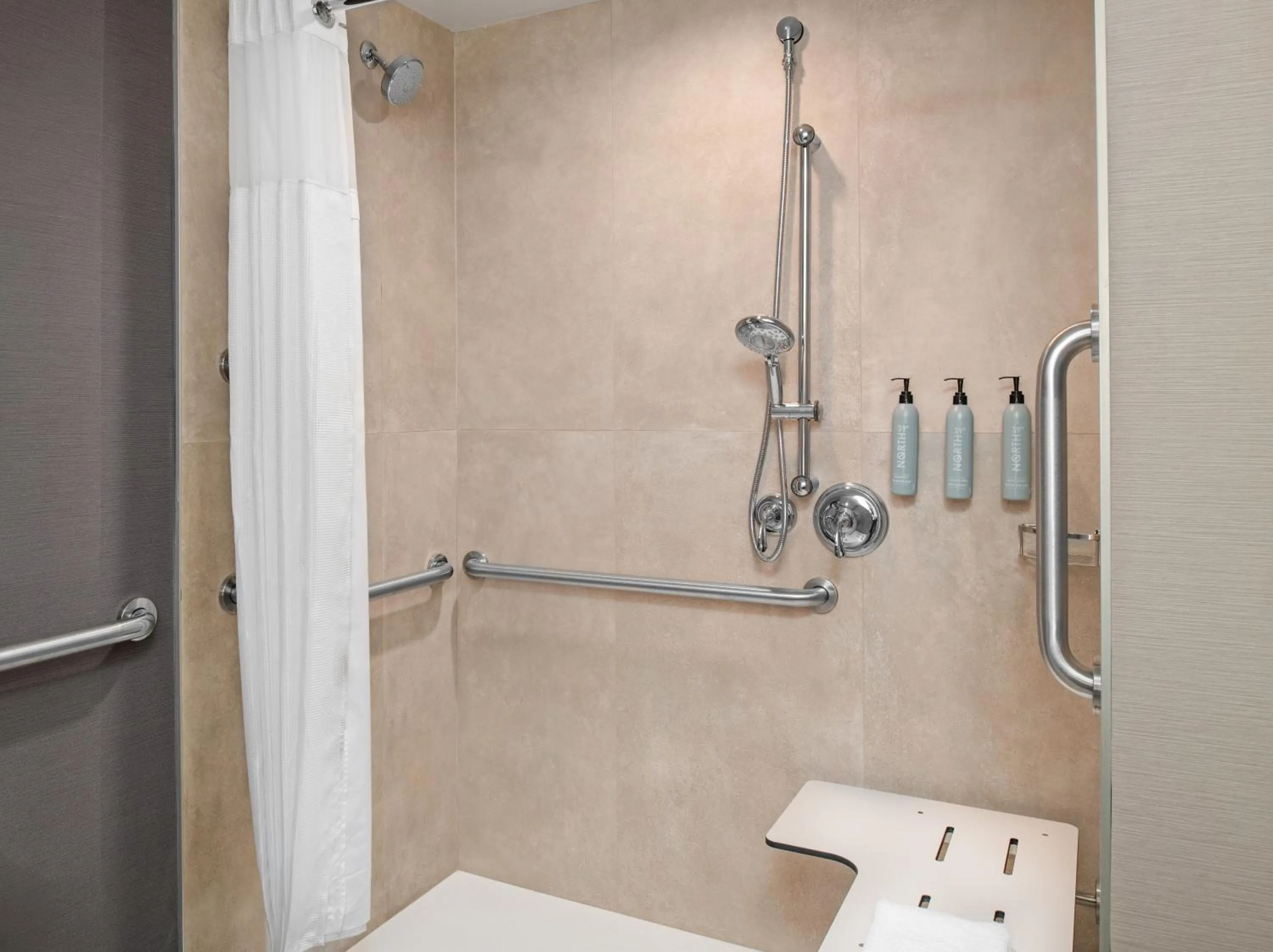 Courtyard by Marriott Woodland