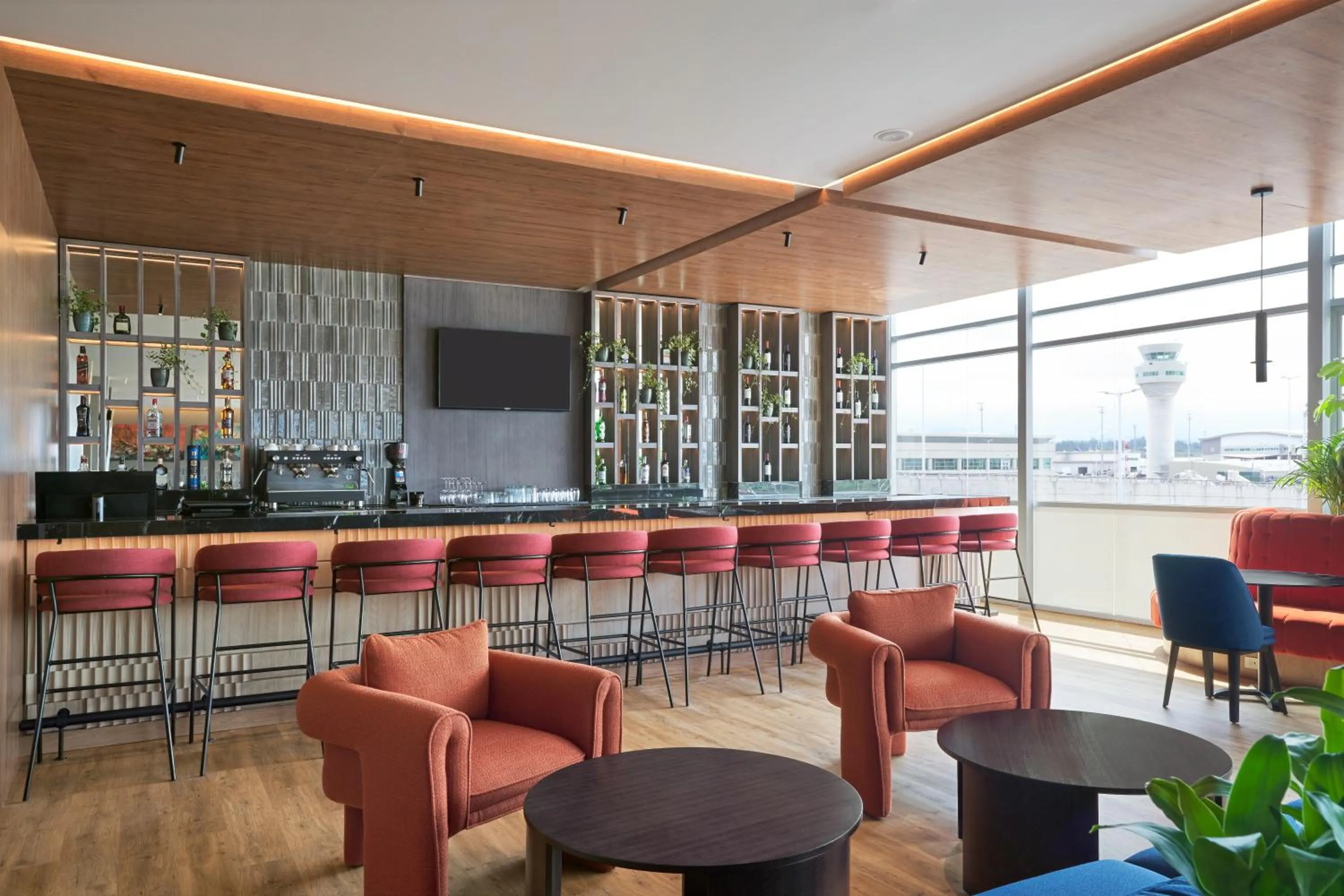 Lounge or bar in Courtyard by Marriott Quito Airport
