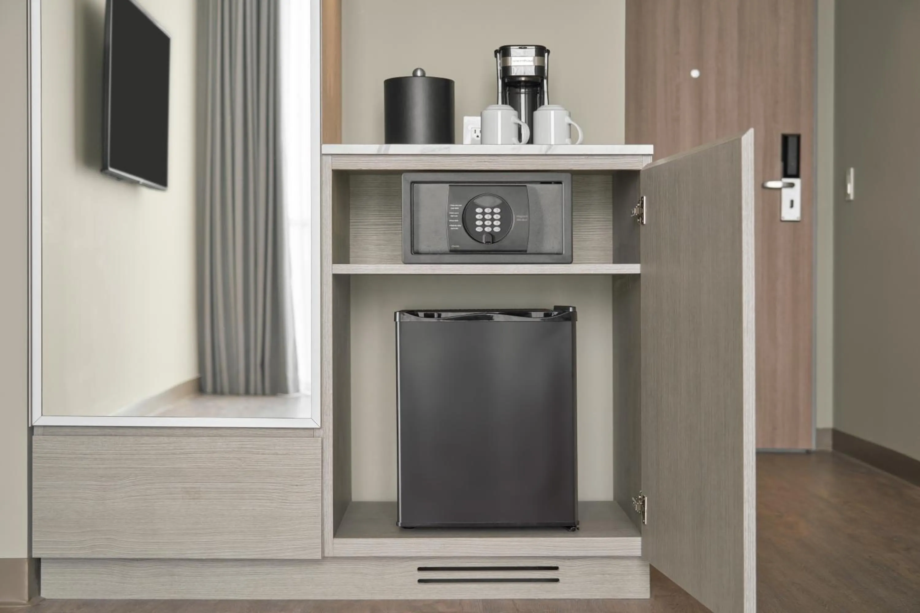 Coffee/tea facilities in Courtyard by Marriott Quito Airport