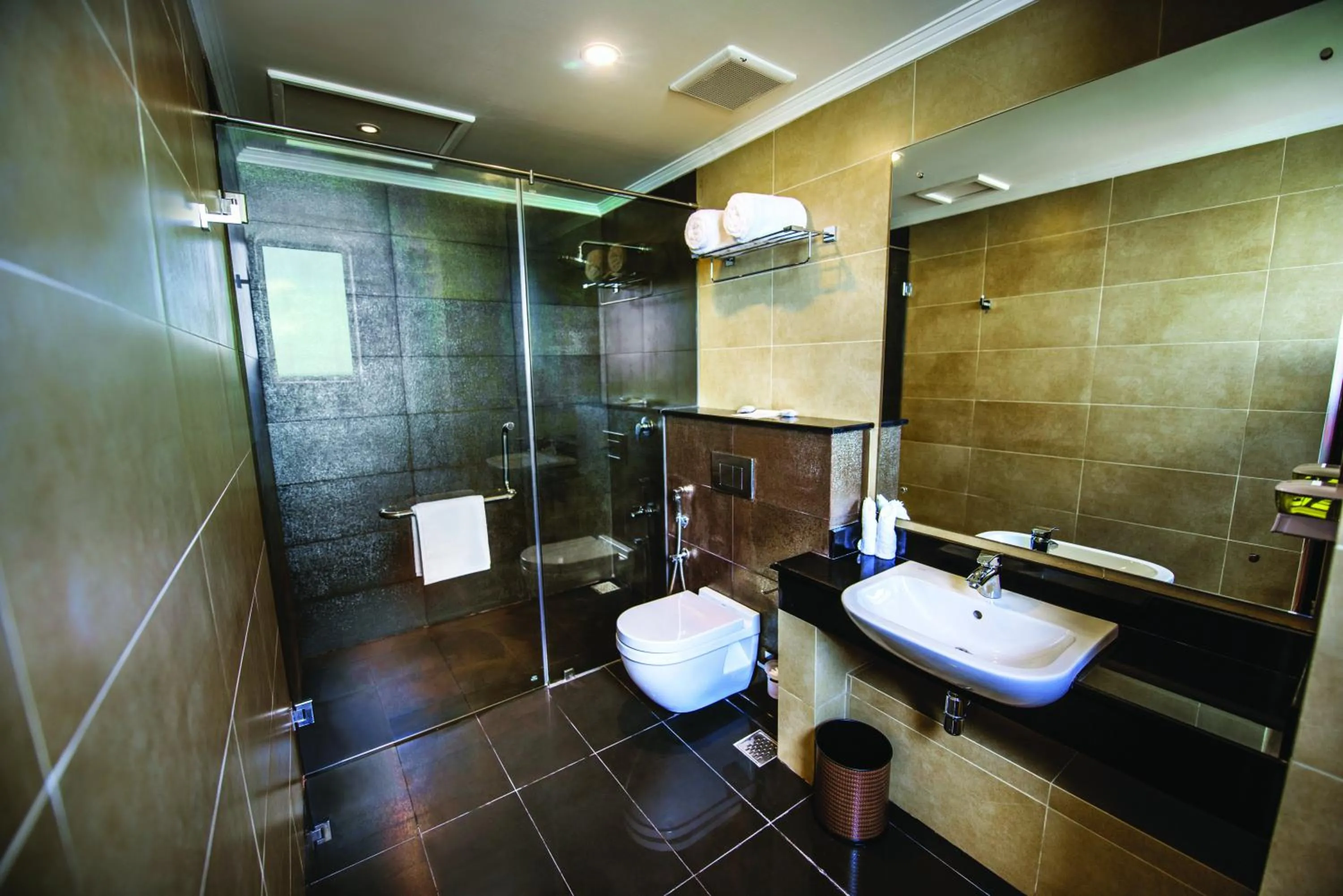 Bathroom in Fair View Hotel Colombo
