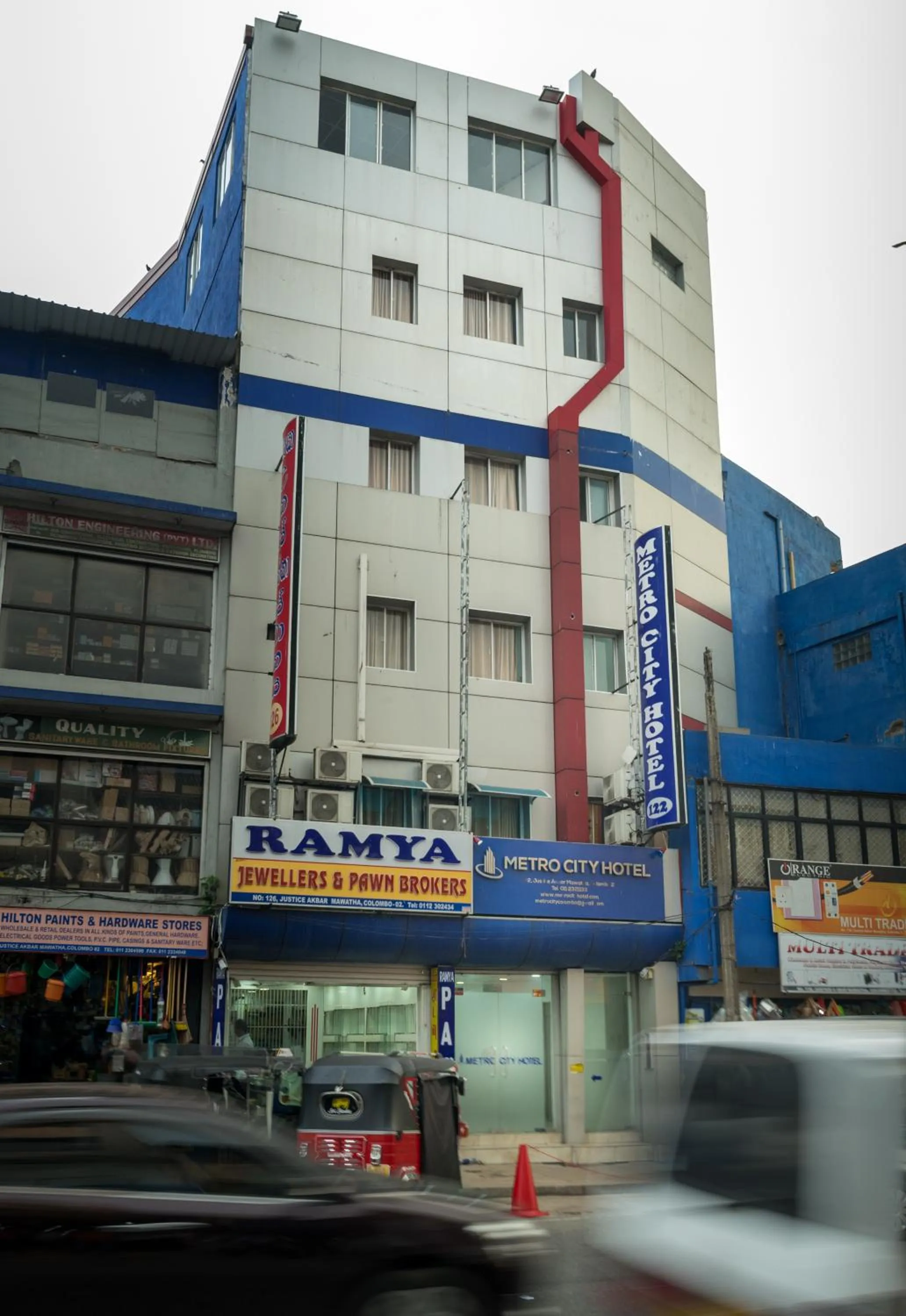 Facade/entrance in Metro City Hotel