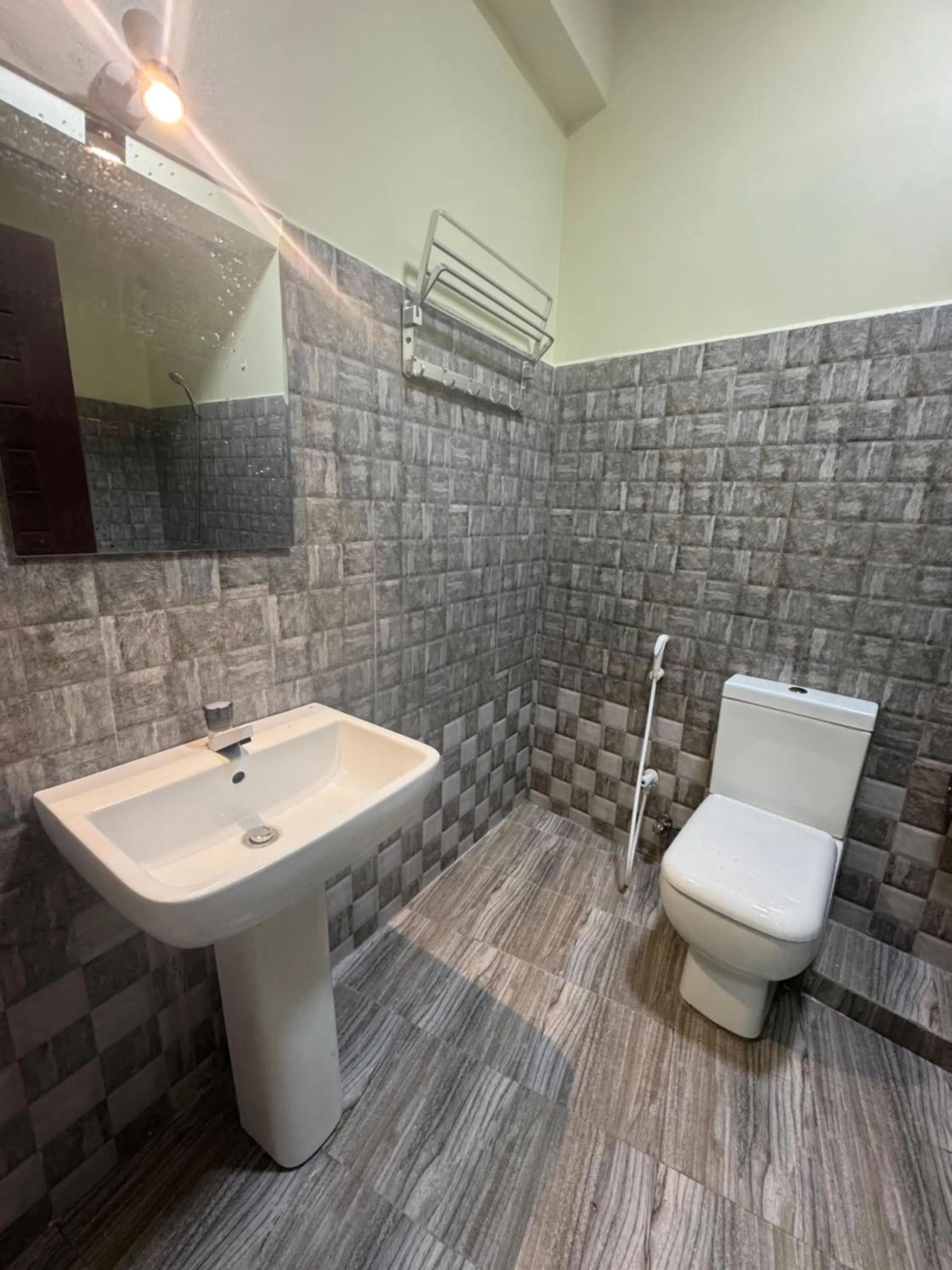 Toilet in Metro City Hotel