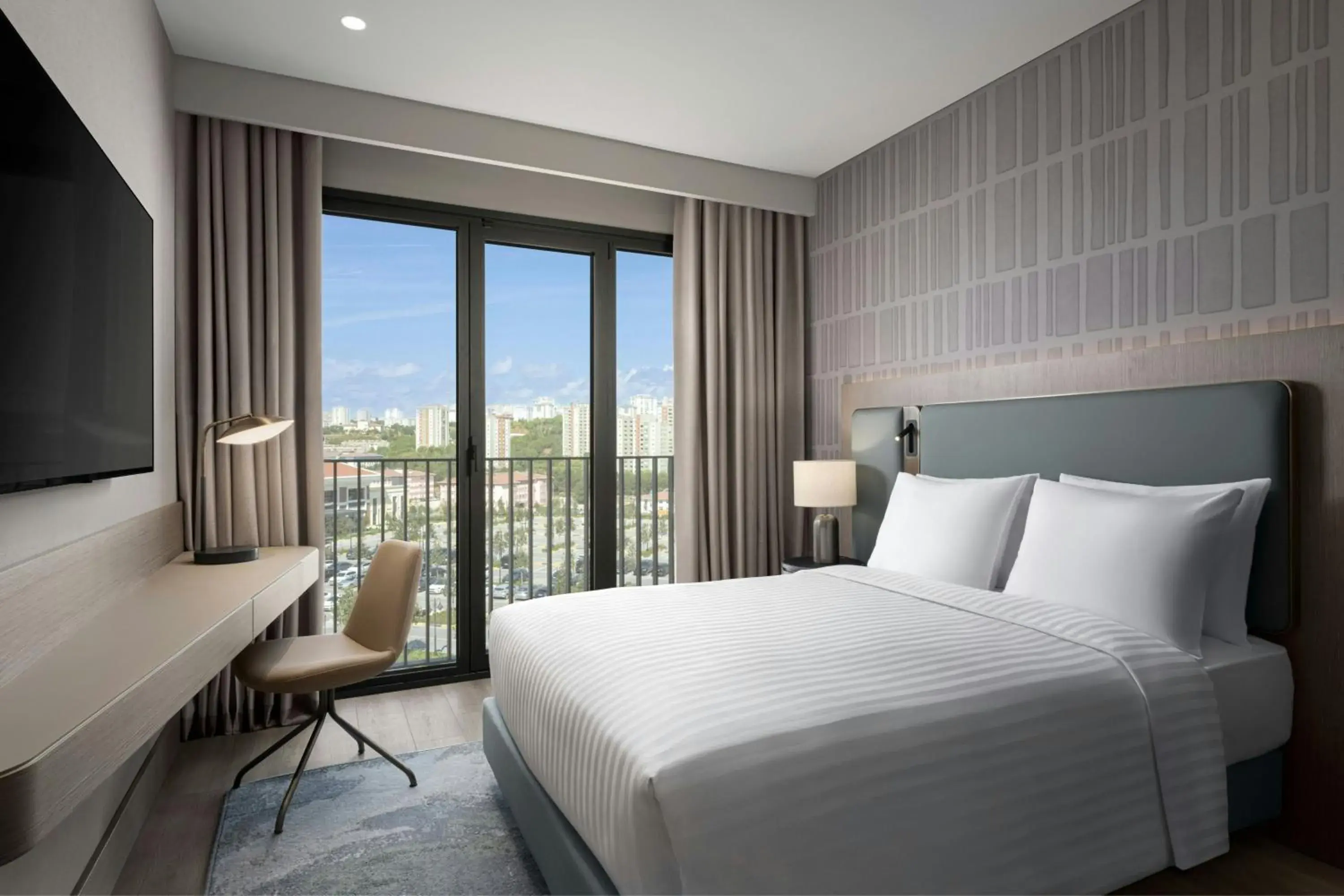 One-Bedroom Apartment with King Bed and Roll-In Shower - Tema View in Marriott Executive Apartments Istanbul Tema World One-Bedroom Apartment with King Bed and Roll-In Shower - Tema View in Marriott Executive Apartments Istanbul Tema World