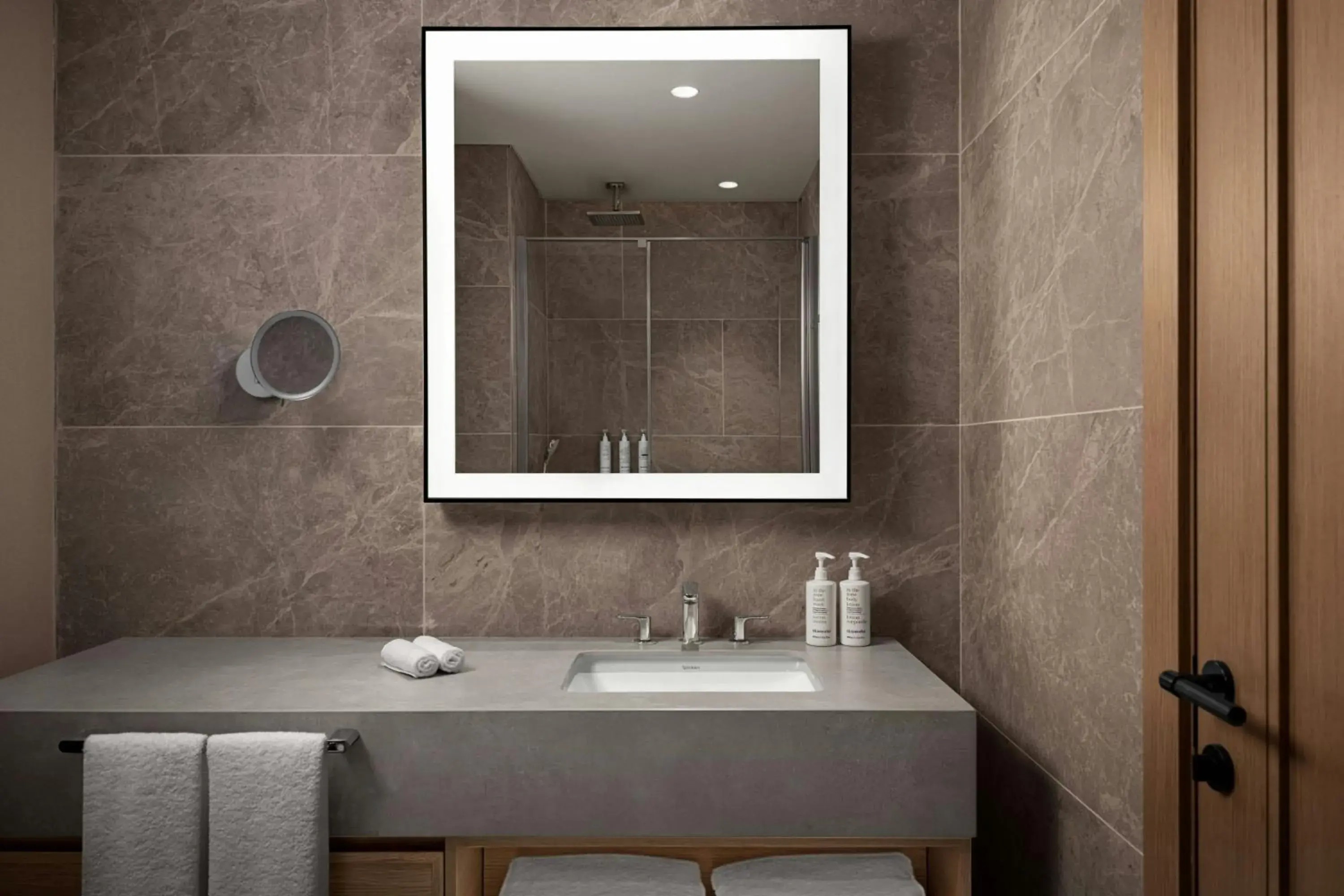 One-Bedroom Apartment with King Bed and Roll-In Shower - Balcony in Marriott Executive Apartments Istanbul Tema World One-Bedroom Apartment with King Bed and Roll-In Shower - Balcony in Marriott Executive Apartments Istanbul Tema World