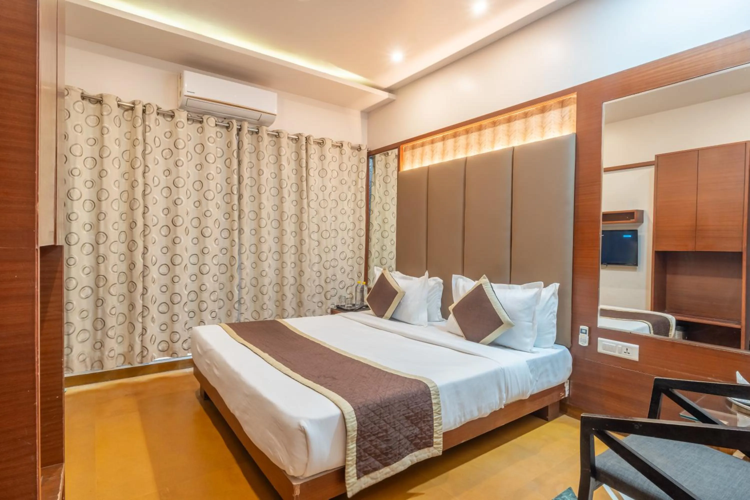 Bedroom, Bed in Uddhav Vilas A Family Hotel